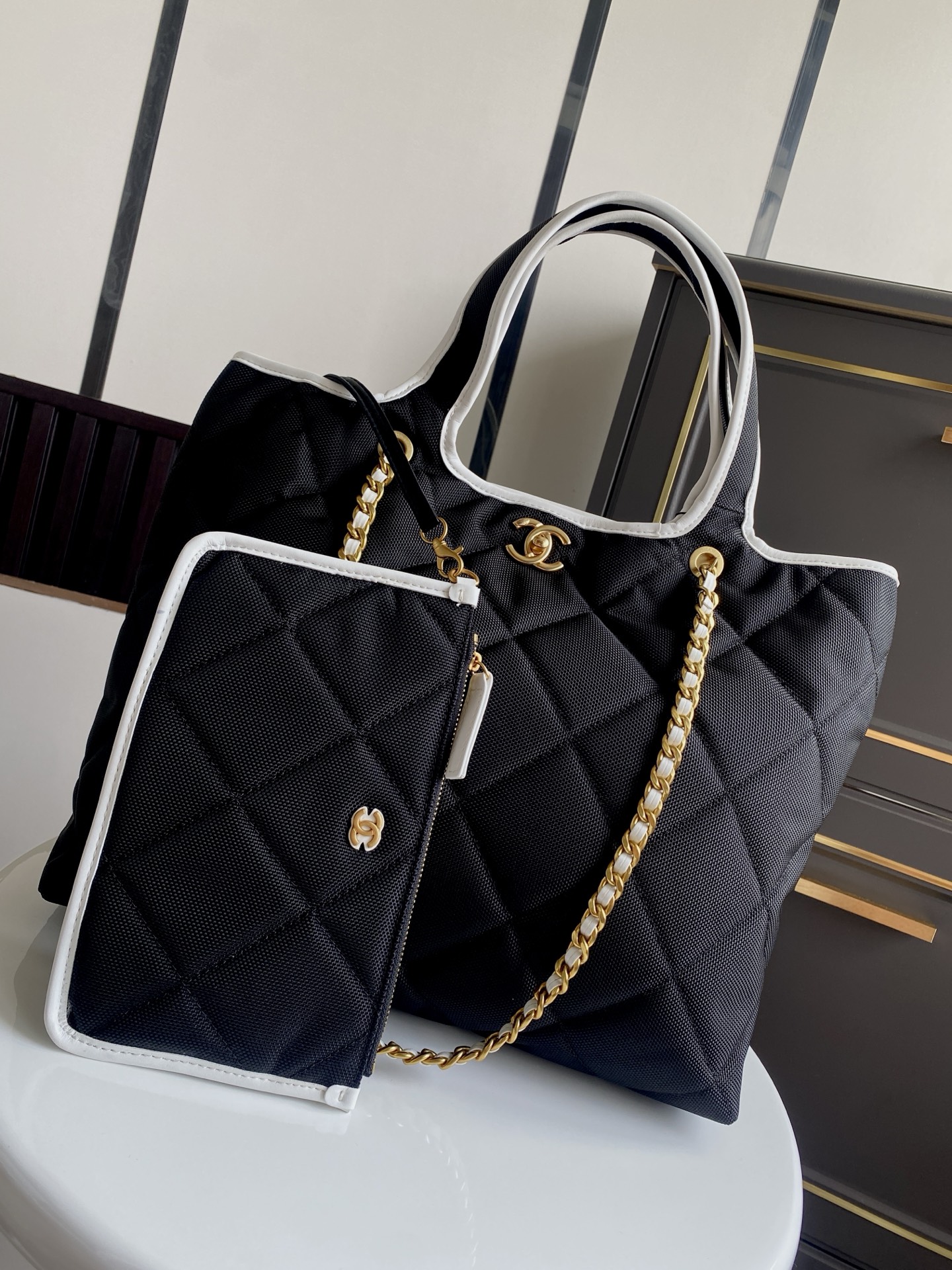 個性的な雰囲気 シャネルバッグ 店舗偽物 ハンドバッグ 本革 レザー 優雅レディ As8023 ブラック_1