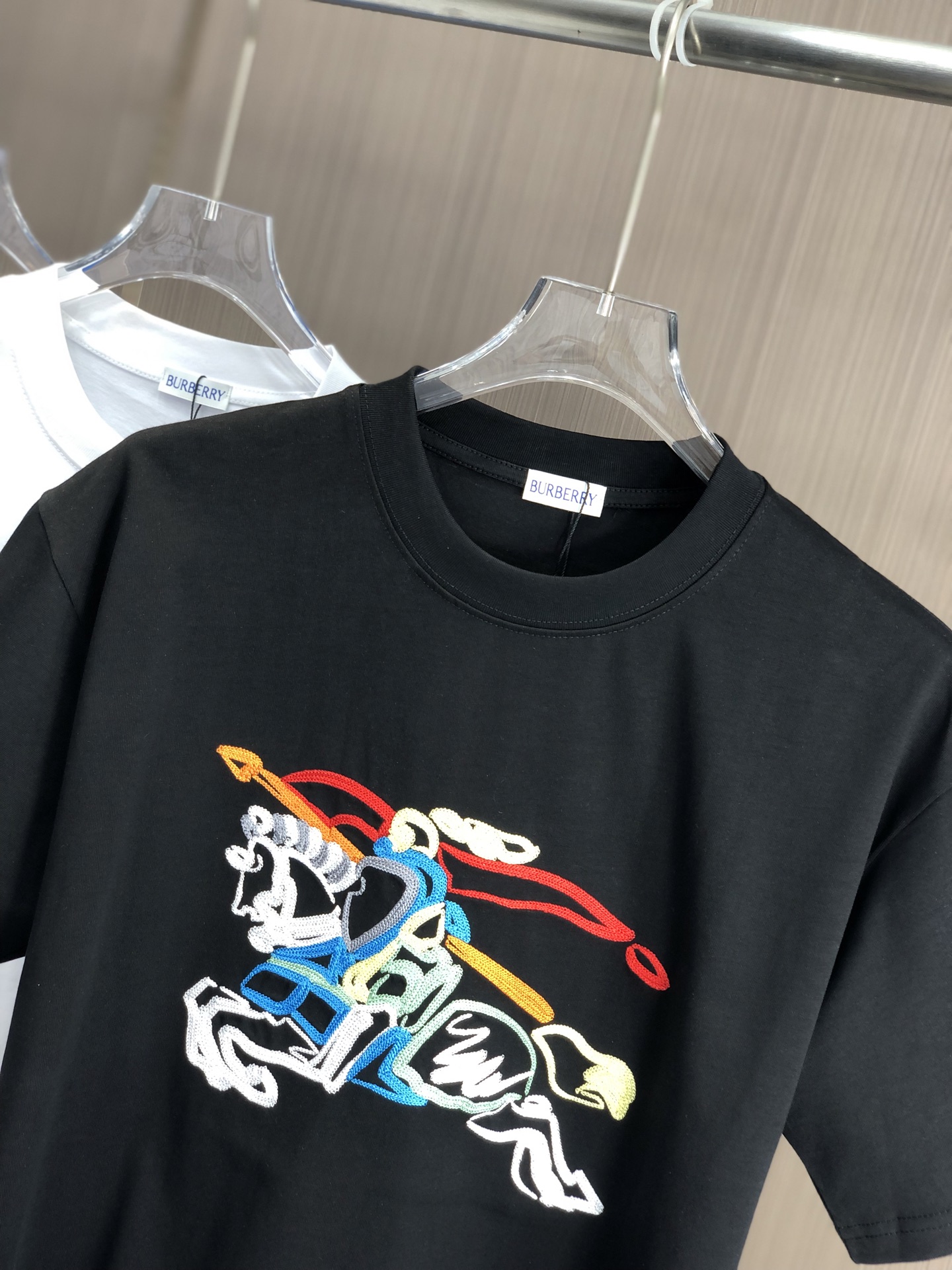 人気流行品 バーバリー t シャツ 人気コピー 純綿 柔軟 プリント トップス 短袖 男女兼用 ブラック_3