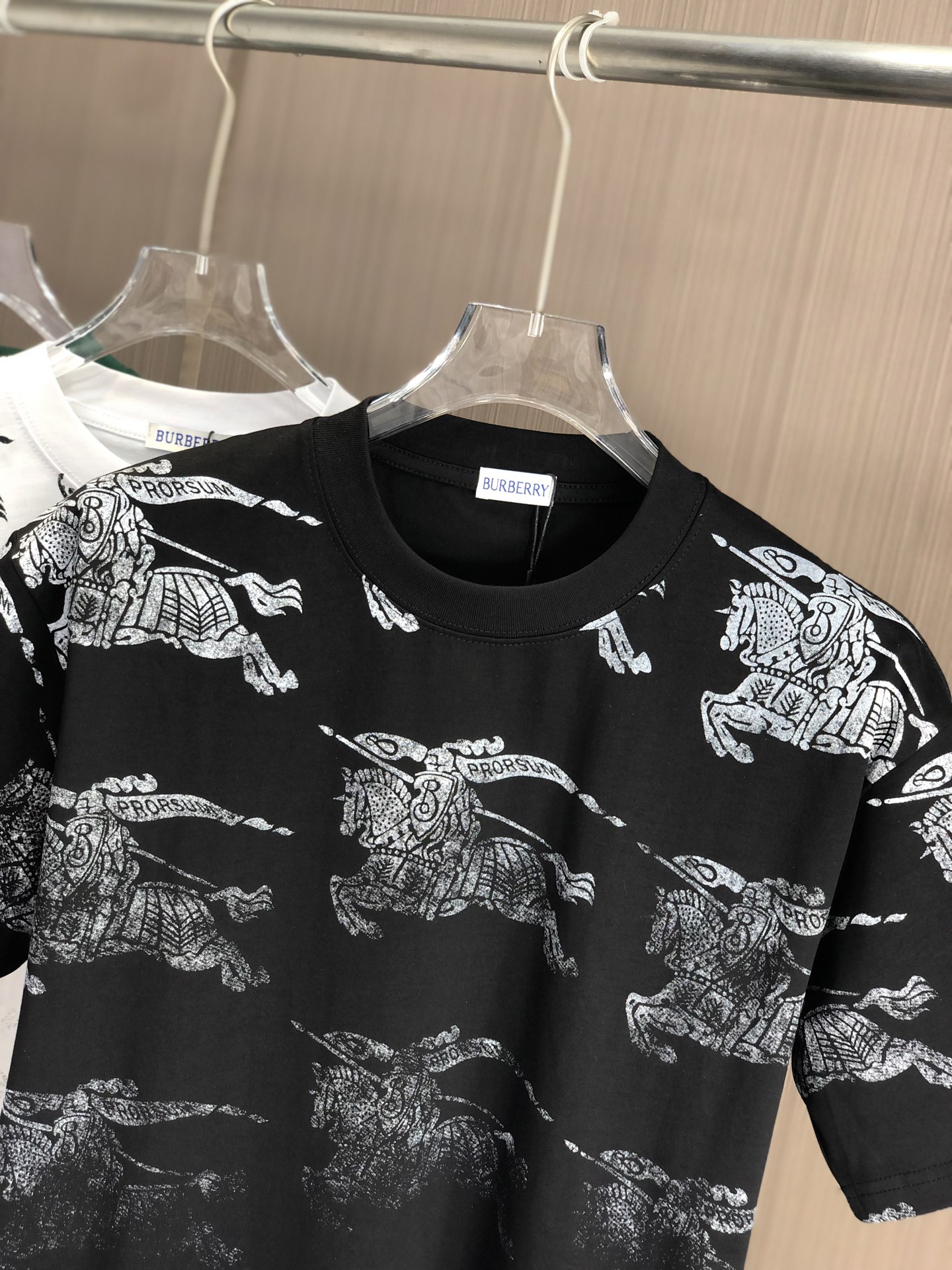 超激得の新品 バーバリー t シャツ 新作偽物 シンプル 純綿 トップス 短袖 プリント ブラック_3