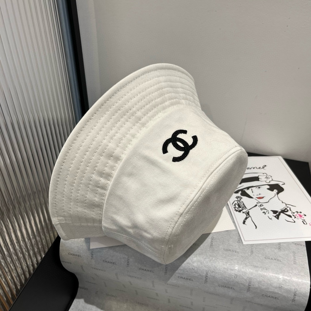 お得品‼シャネル キャップ 新作偽物 帽子 シンプル 日焼け止め 幅57cm ロゴ刺繍 ホワイト_2