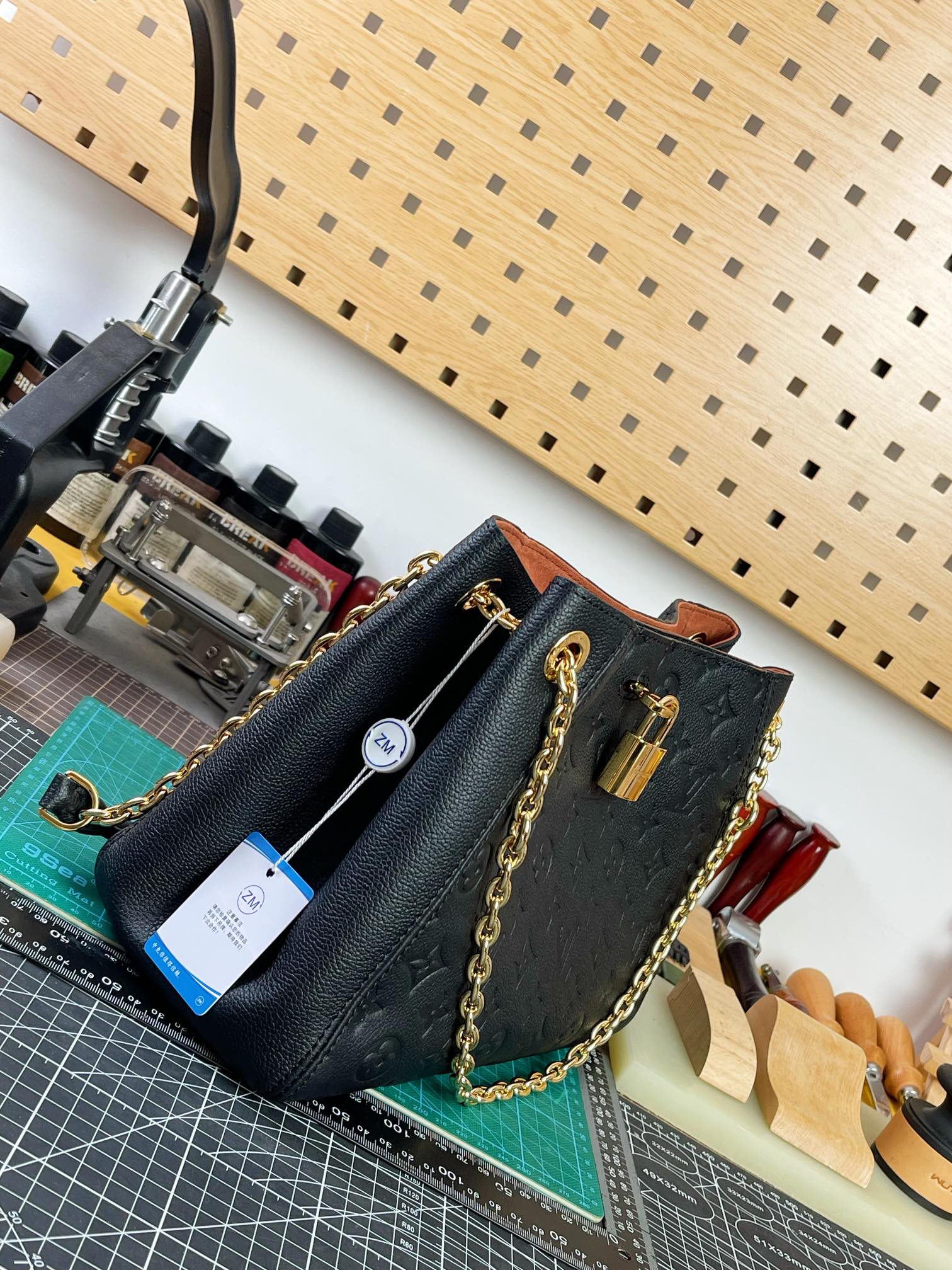 LV お洒落！ヴィトン バッグ 色落ちコピー ハンドバッグ 本革 レザー 柔らかい ブラック_3