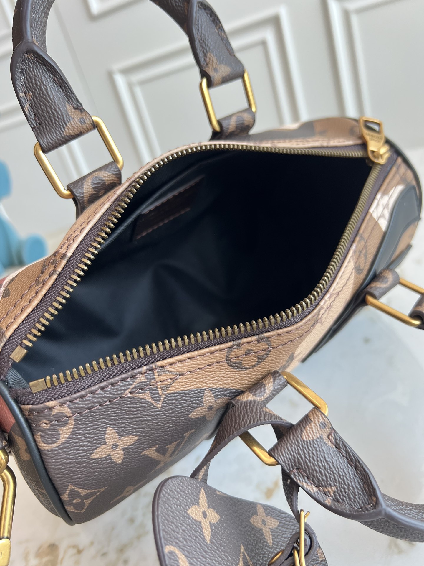 LV ルイヴィトンバッグ カビ取りコピー ハンドバッグ 本革  斜め掛け カラフル 芸術感 ブラック_8