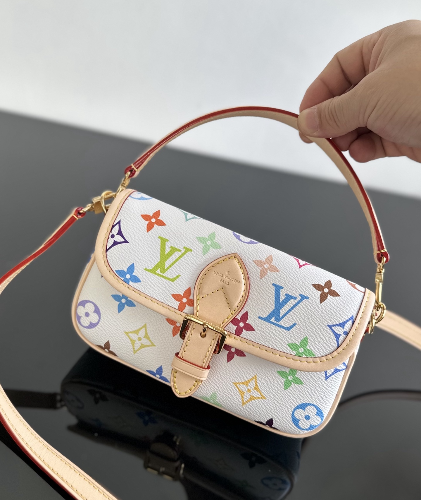 LV ルイヴィトンバッグ 草間彌生スーパーコピー 斜め掛け ハンドバッグ 優雅 柔らかい ホワイト_3
