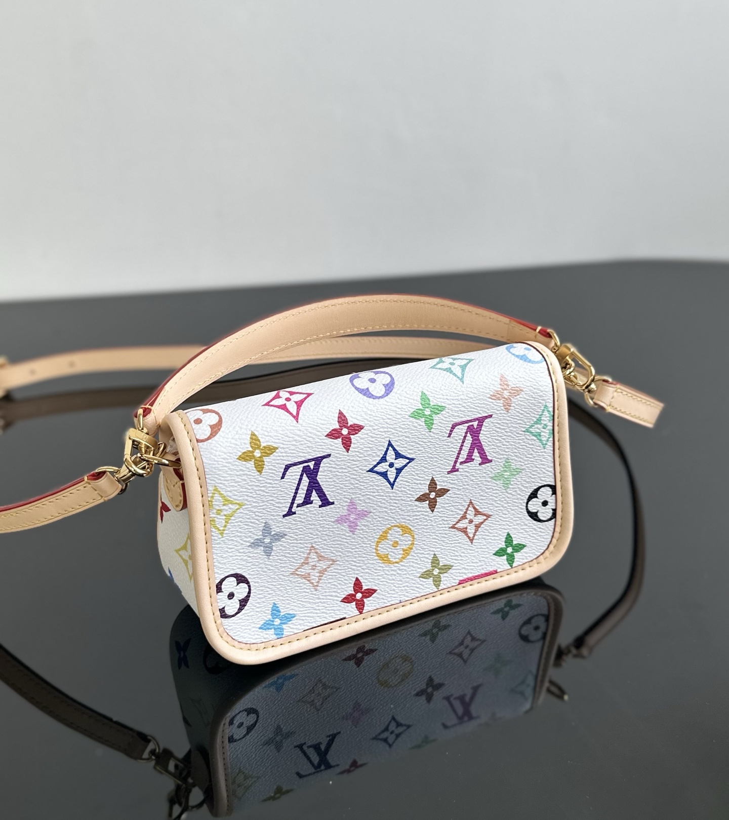 LV ルイヴィトンバッグ 草間彌生スーパーコピー 斜め掛け ハンドバッグ 優雅 柔らかい ホワイト_5
