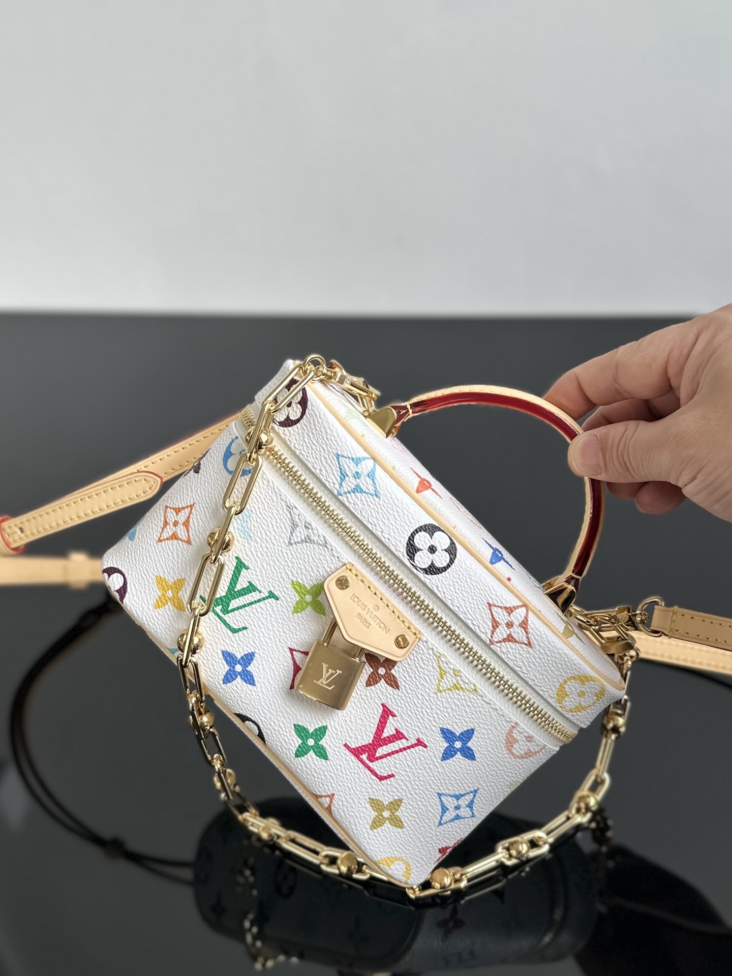 LV ルイヴィトン バッグ臭い偽物 レザー 斜め掛け ハンドバッグ 優雅 柔軟 ホワイト_7