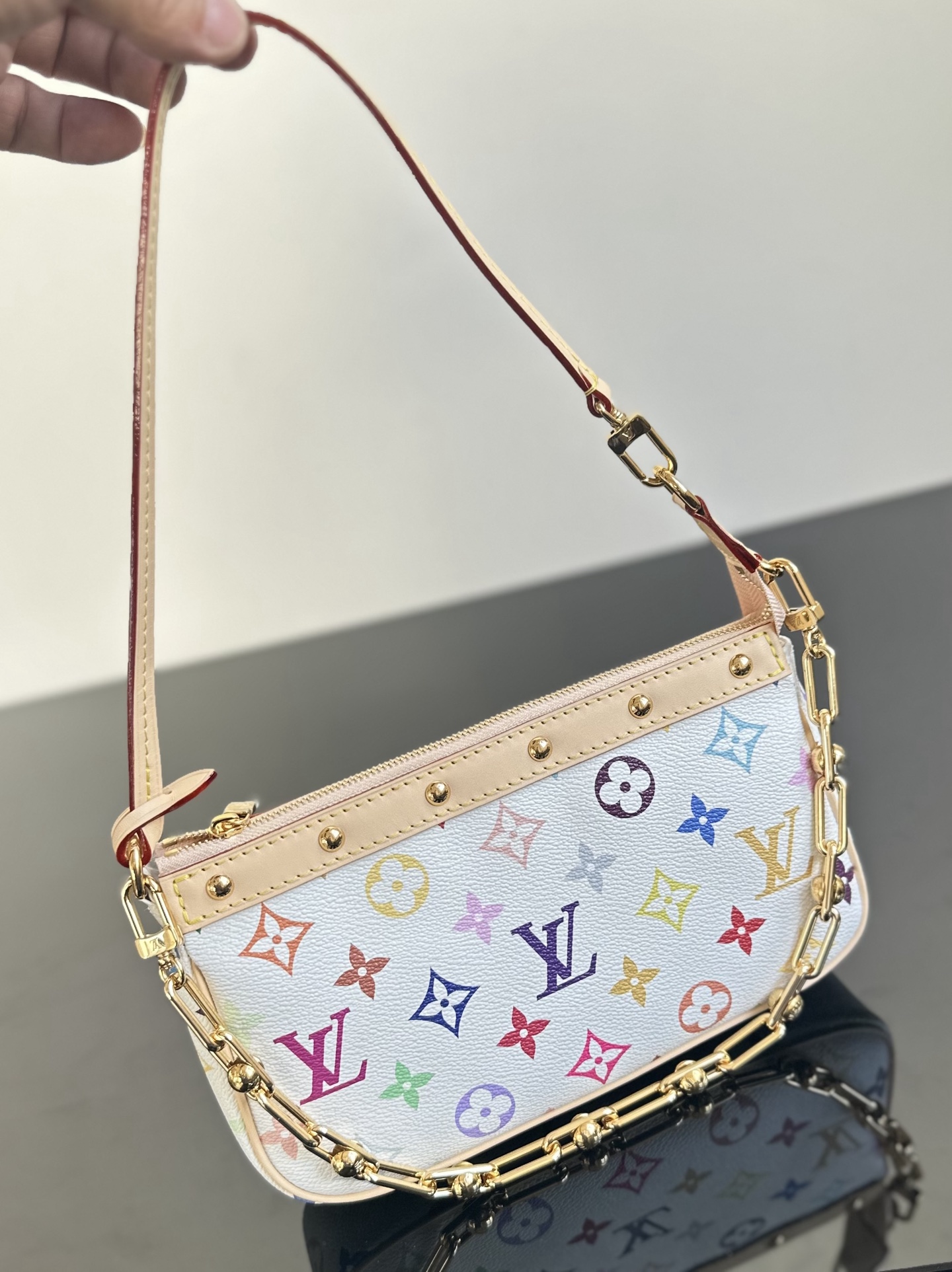 LV 人気流行品ルイヴィトン 黒カバンコピー レザー 優雅レディ ハンドバッグ 柔軟 ホワイト_5
