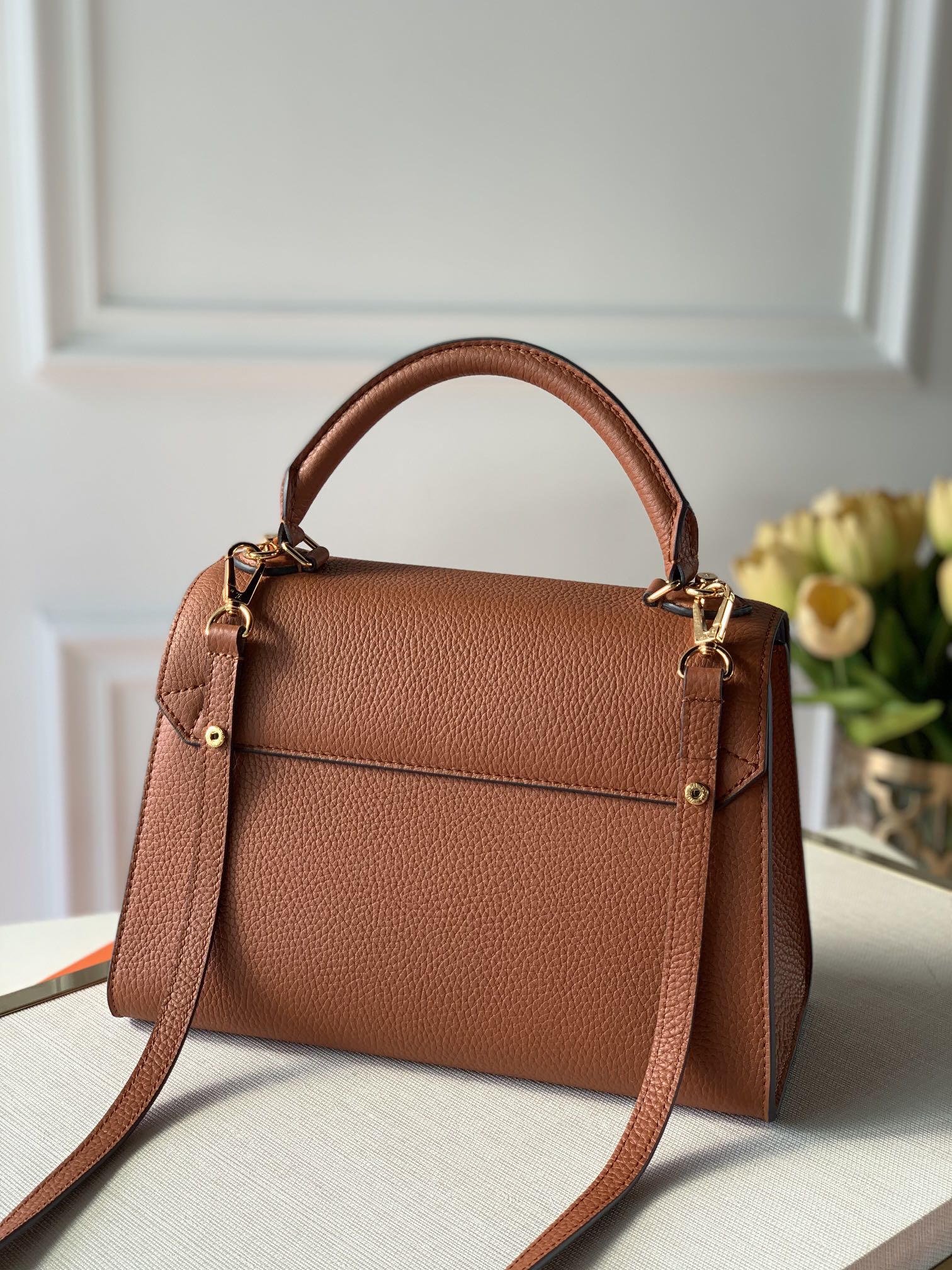 LV ヴィトン バッグ 結婚式スーパーコピー M57897 優雅レディ 柔軟 ハンドバッグ 斜め掛け ブラウン_2