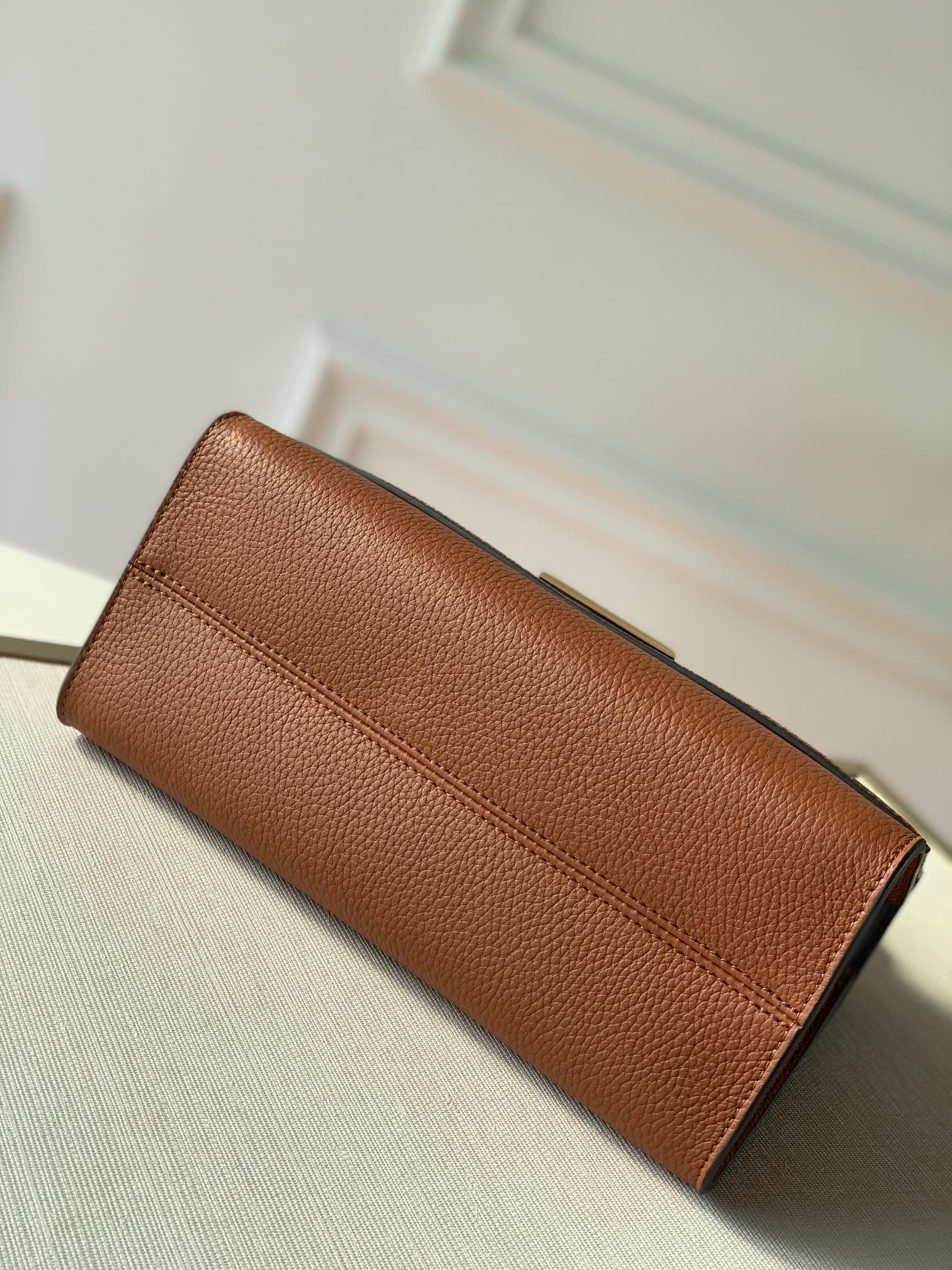 LV ヴィトン バッグ 結婚式スーパーコピー M57897 優雅レディ 柔軟 ハンドバッグ 斜め掛け ブラウン_5