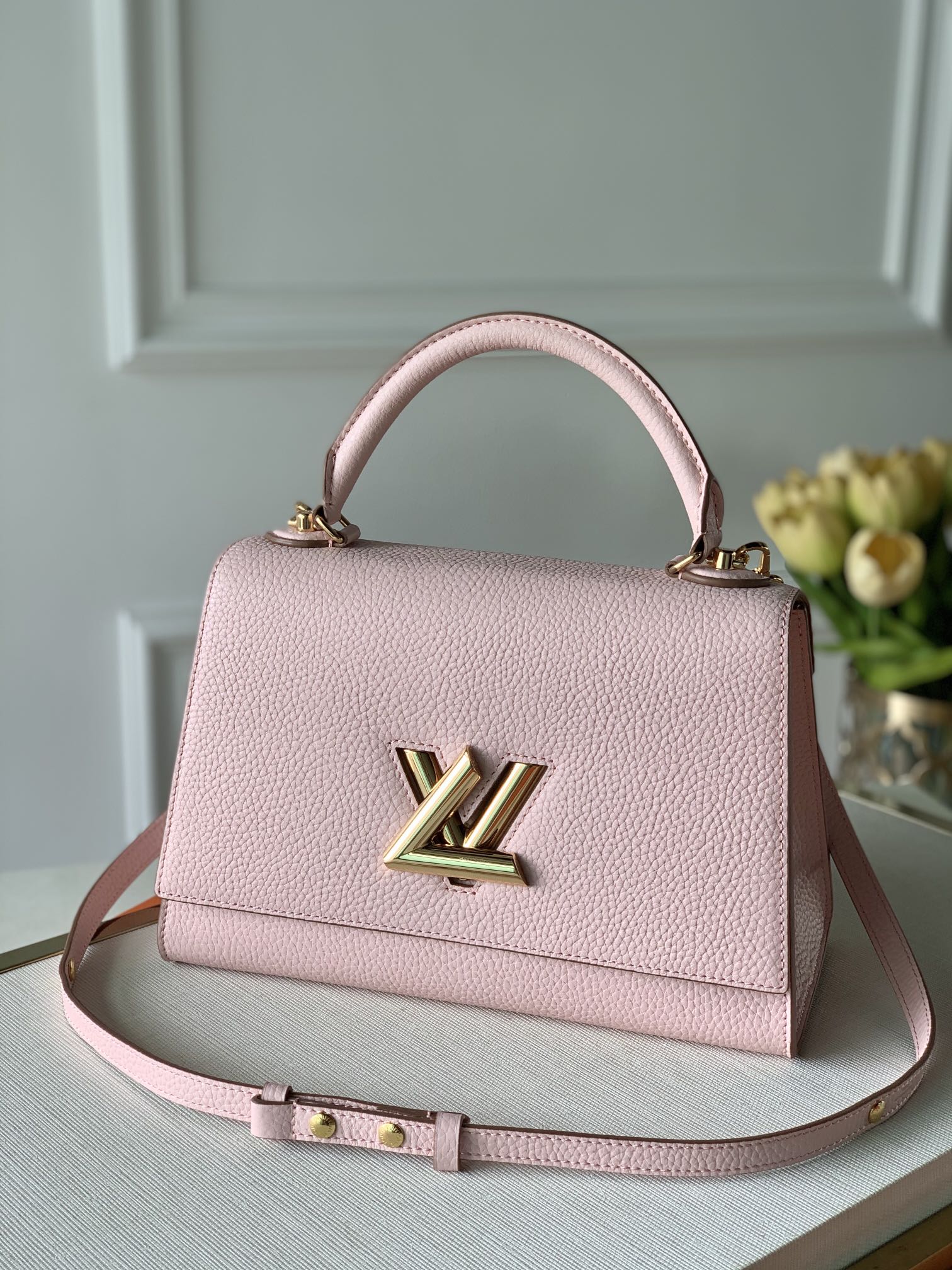 LV ルイヴィトンバッグ 種類偽物 M57584 優雅レディ 柔軟 ハンドバッグ 斜め掛け ピンク_1