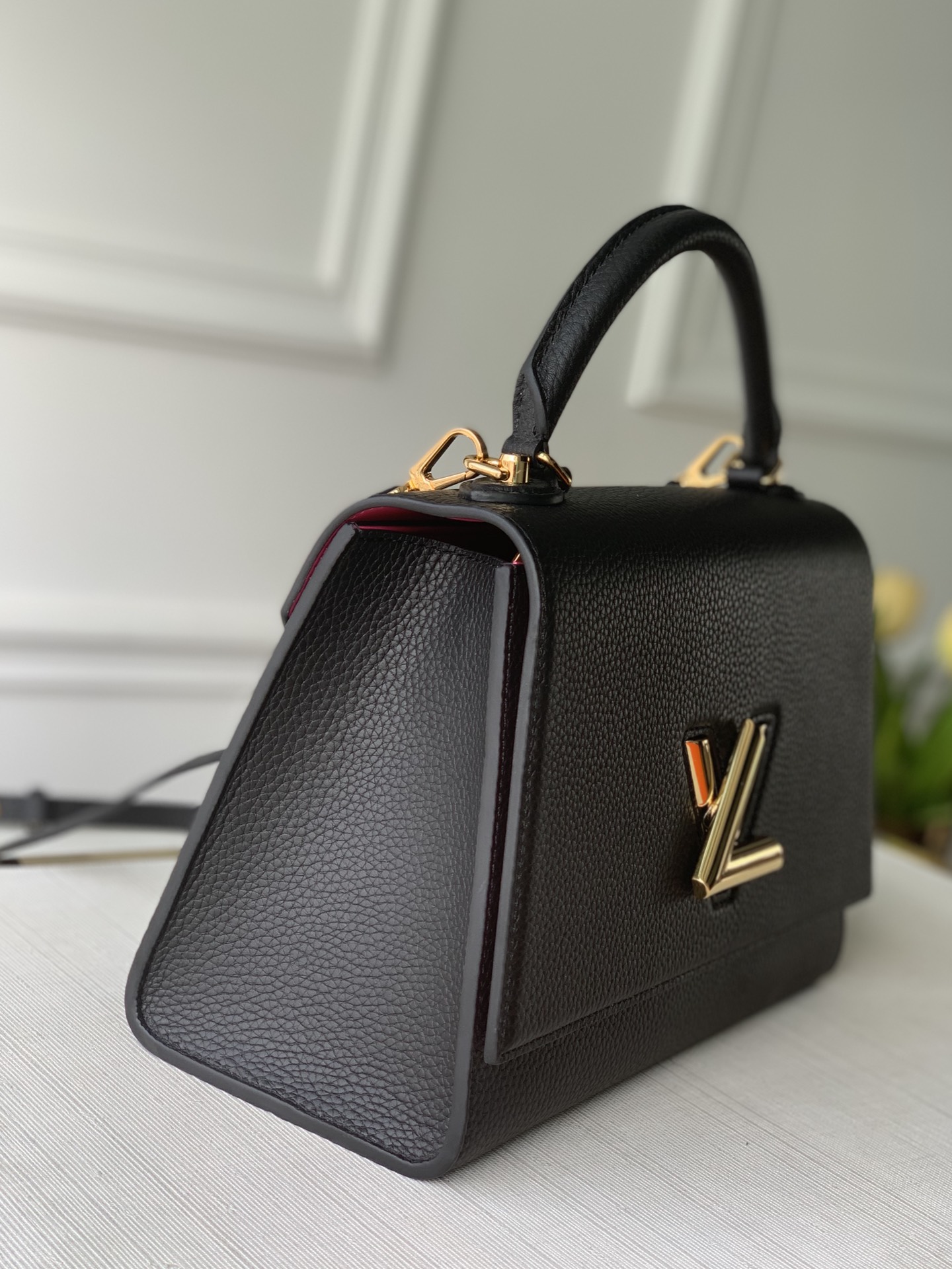 LV ルイヴィトンバッグ シリアルナンバーコピー M57090 優雅レディ 柔軟 ハンドバッグ 斜め掛け ブラック_3
