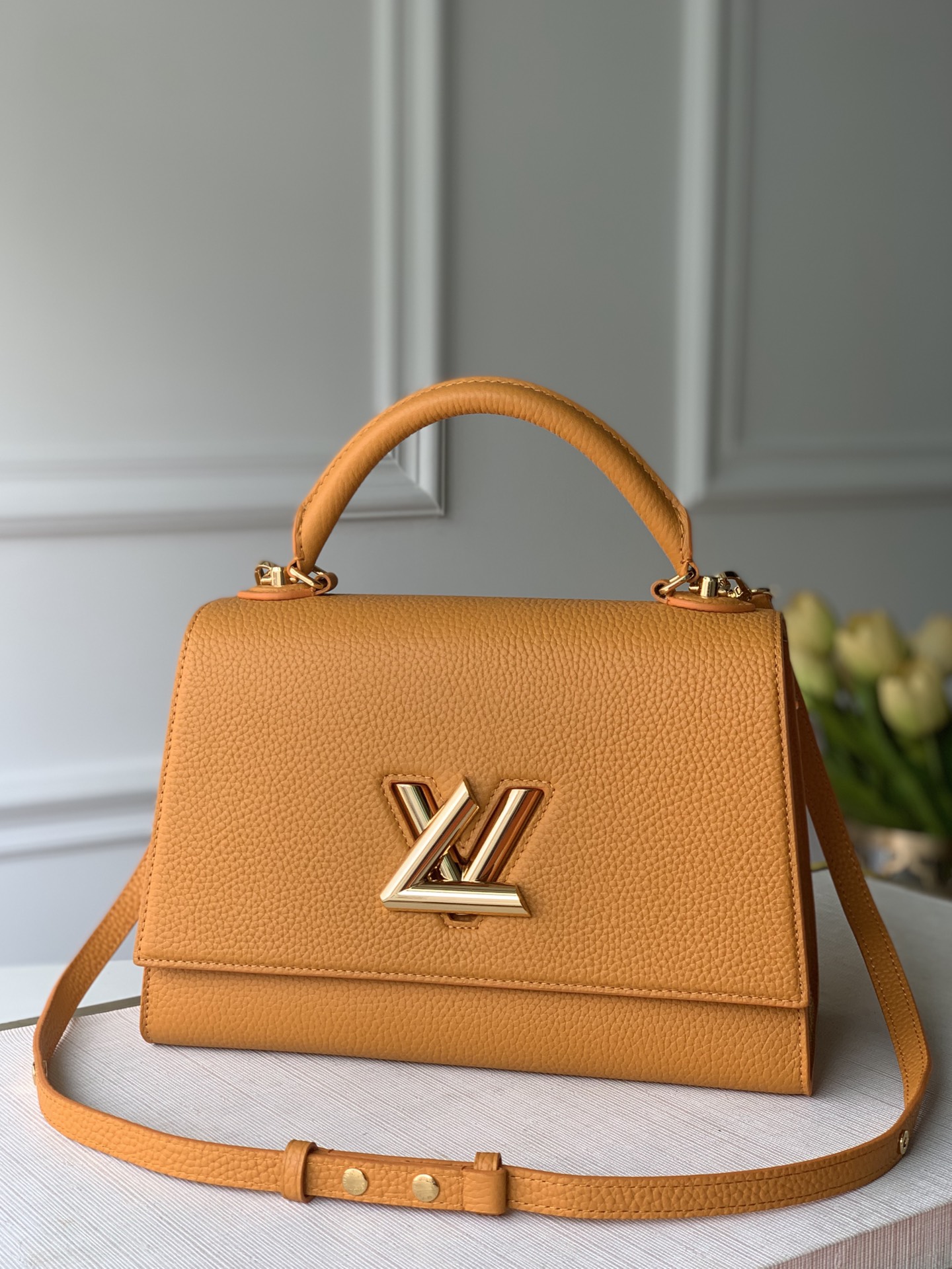 LV ルイヴィトンバッグ 激安通販 M57090 優雅レディ 柔軟 ハンドバッグ 斜め掛け イエロー_1