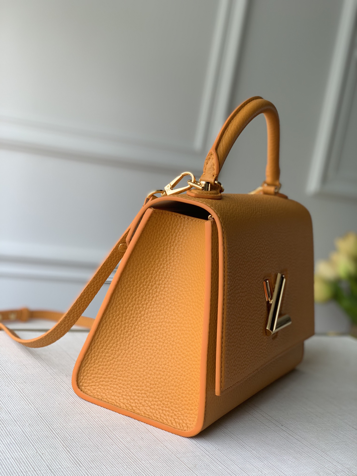 LV ルイヴィトンバッグ 激安通販 M57090 優雅レディ 柔軟 ハンドバッグ 斜め掛け イエロー_2