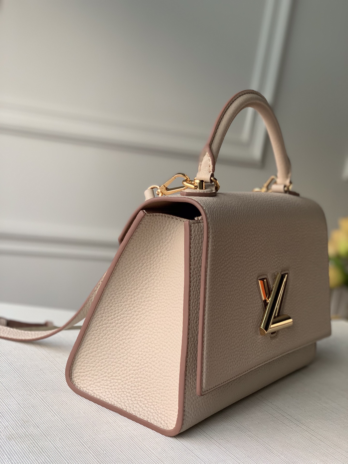 LV ヴィトン バッグ シンプル偽物 M57092 優雅レディ 柔軟 ハンドバッグ 斜め掛け ベージュ色_3