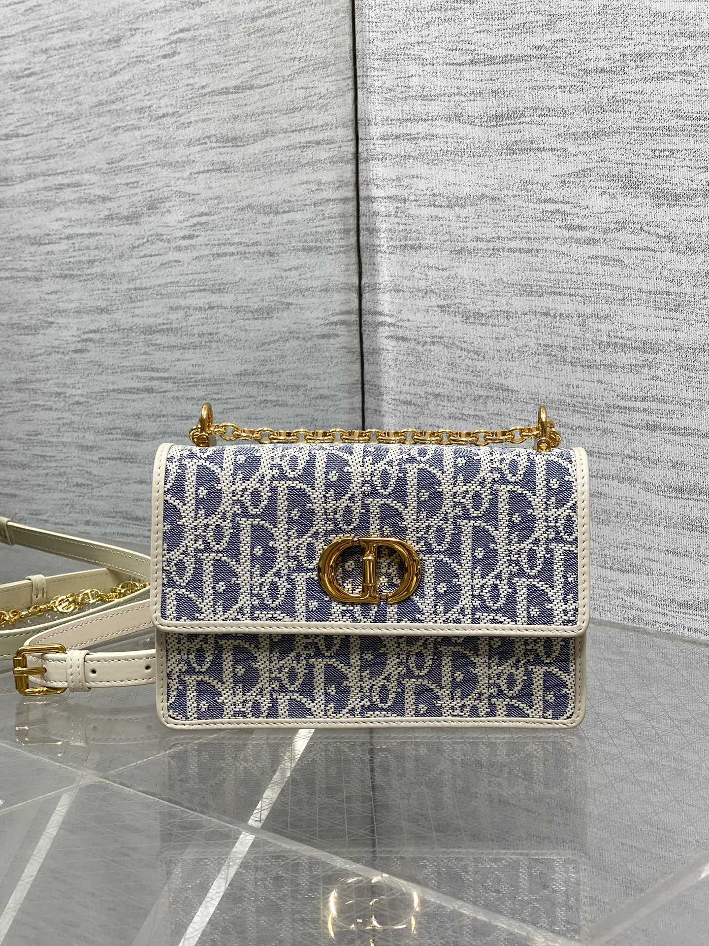 爆買いできる dior クラッチ バッグコピー 優雅レディ 斜め掛けバッグ 本革 花柄 レザー ブルー_1