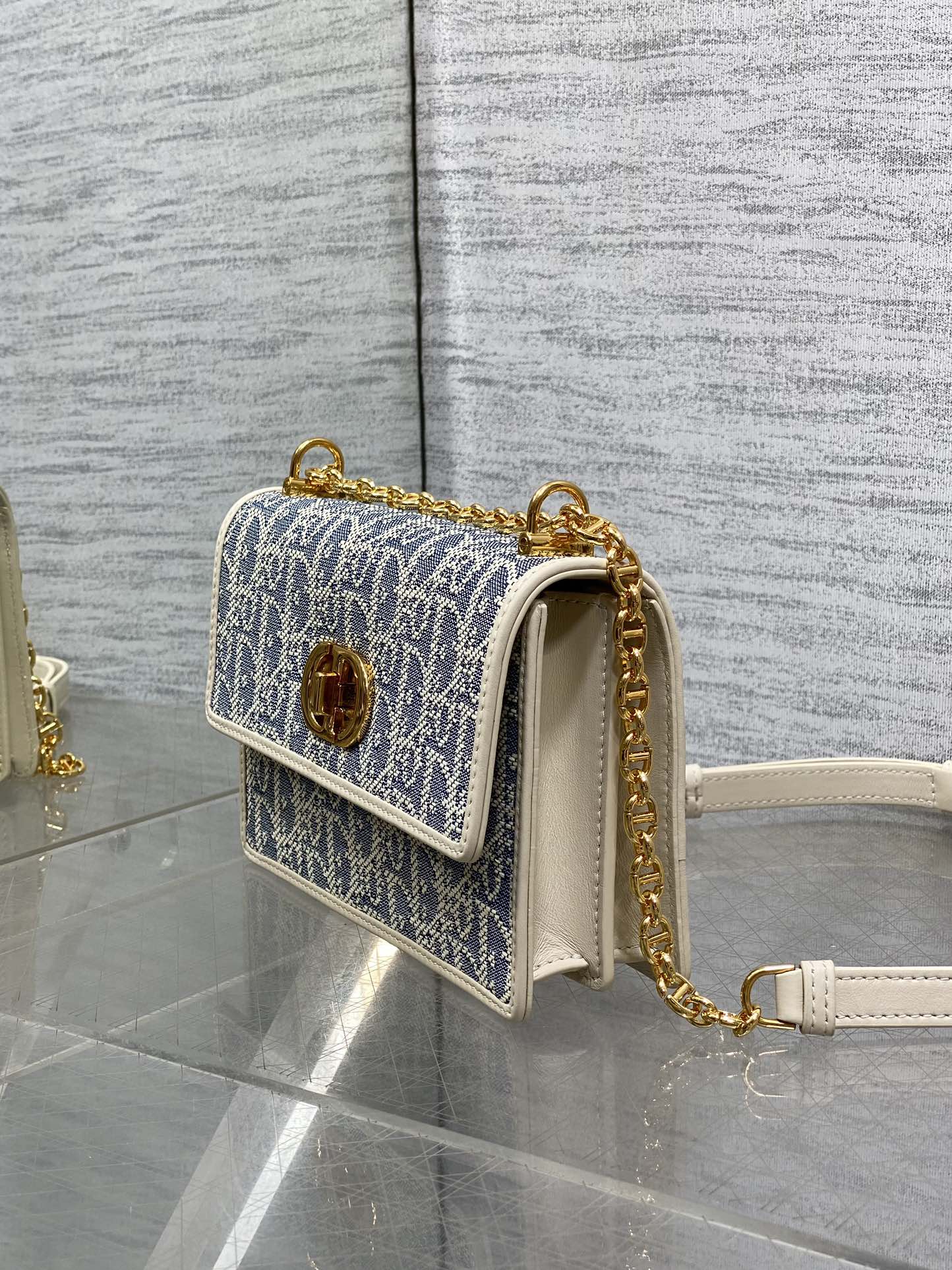 爆買いできる dior クラッチ バッグコピー 優雅レディ 斜め掛けバッグ 本革 花柄 レザー ブルー_2