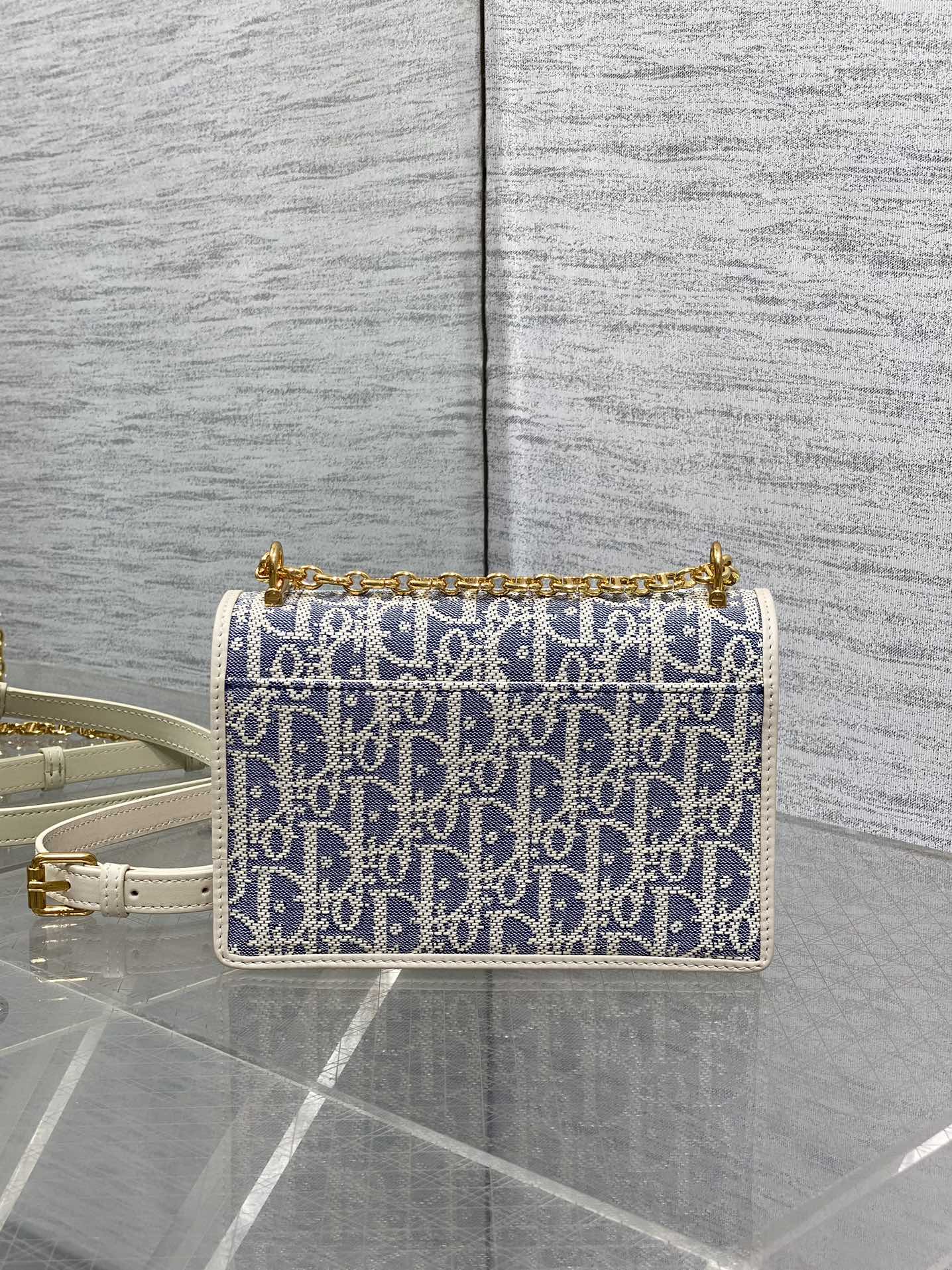 爆買いできる dior クラッチ バッグコピー 優雅レディ 斜め掛けバッグ 本革 花柄 レザー ブルー_3
