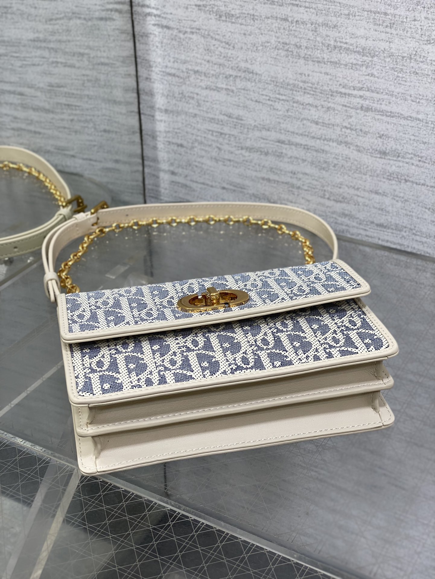 爆買いできる dior クラッチ バッグコピー 優雅レディ 斜め掛けバッグ 本革 花柄 レザー ブルー_6