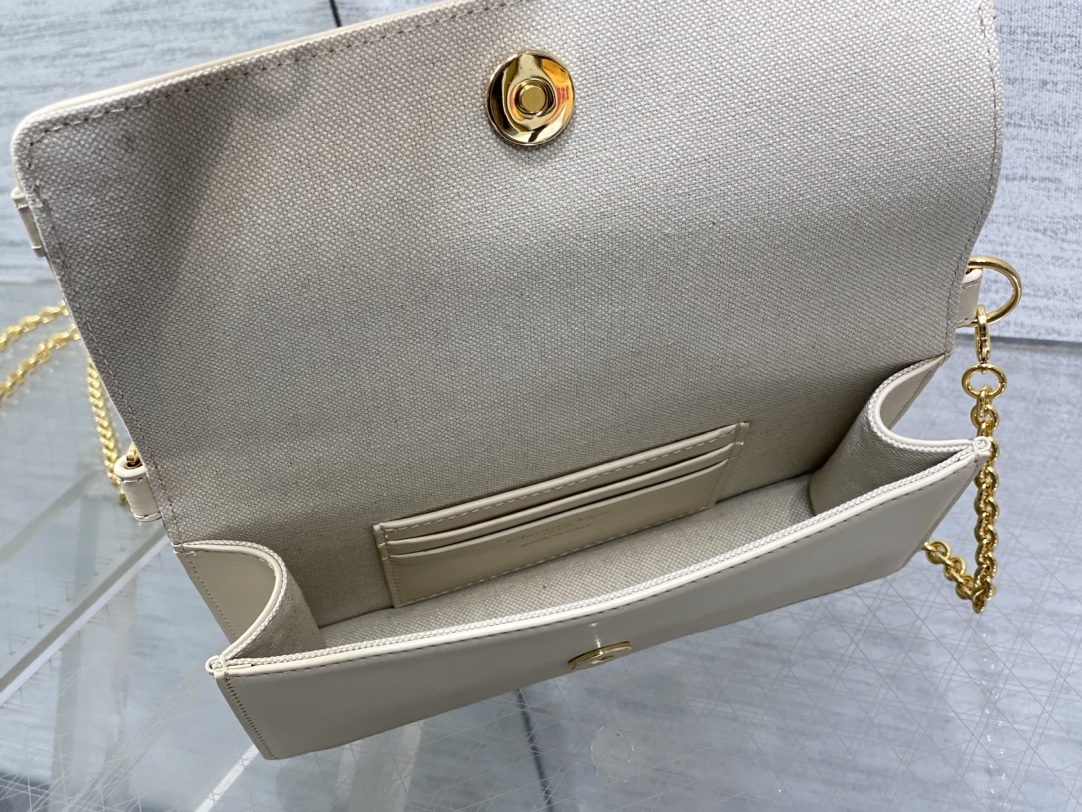 魅力的なdior サドル バッグスーパーコピー 優雅レディ 斜め掛けバッグ 本革 花柄 レザー ブルー_8