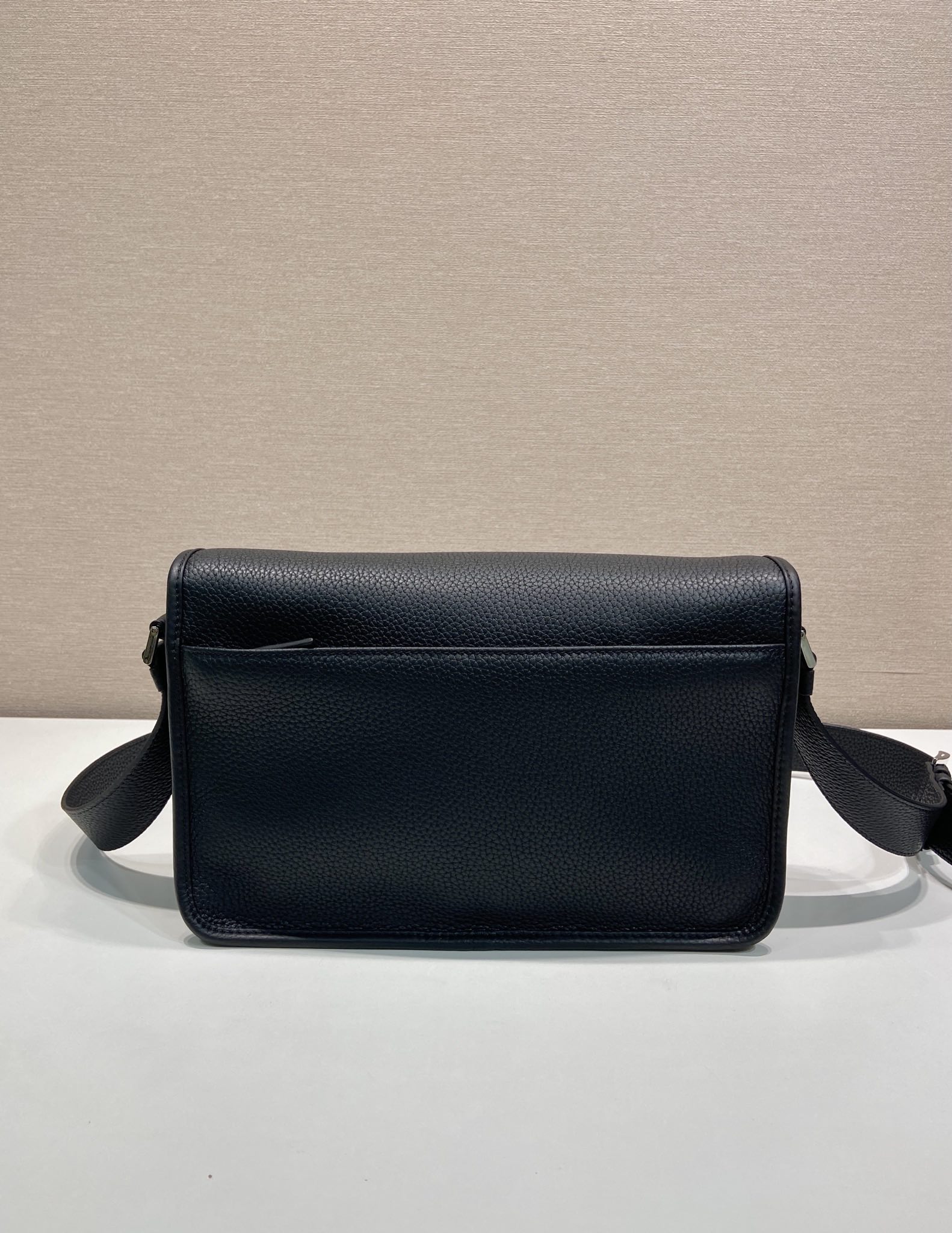 プラダバッグチャーム激安通販 優雅 シンプル 斜め掛けバッグ 本革 レザー 柔軟 2VD075 ブラック_1