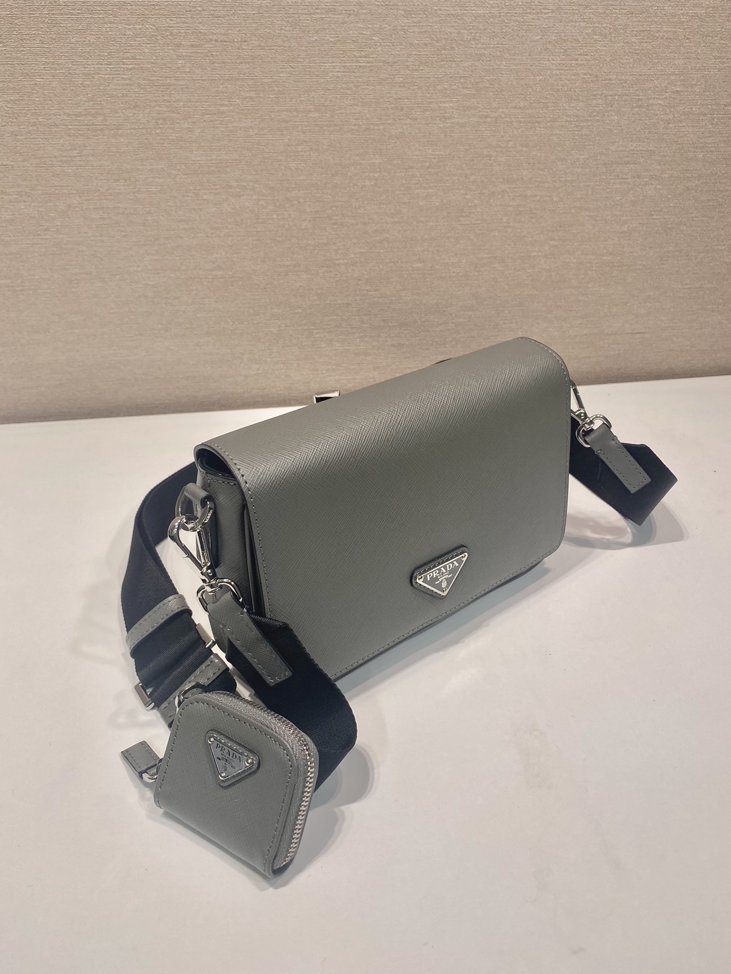 プラダバッグ アウトレット 値段スーパーコピー通勤 斜め掛けバッグ 牛革 レザー 柔軟 2VD059 グレー_2