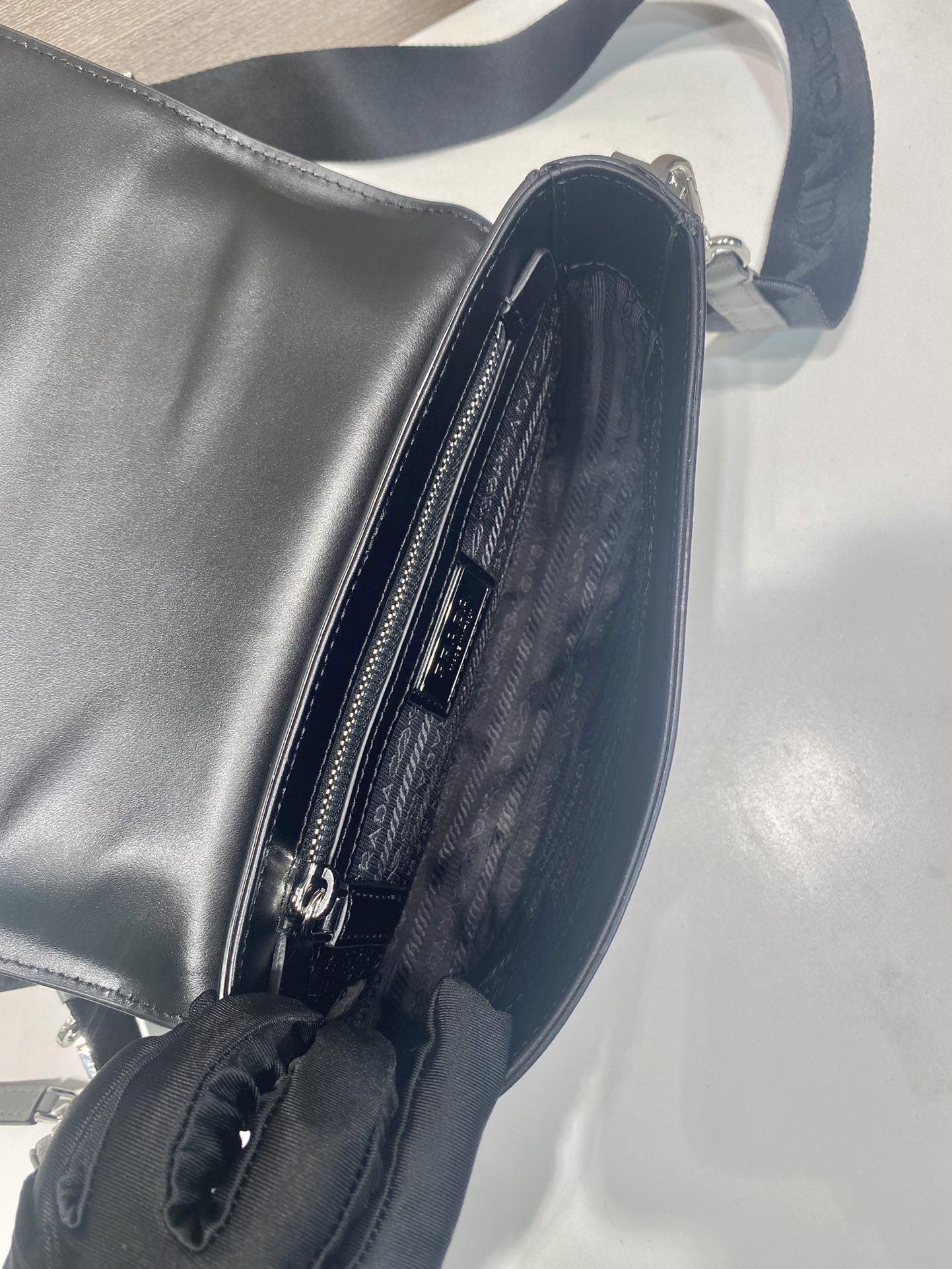 プラダバッグ アウトレット 値段スーパーコピー通勤 斜め掛けバッグ 牛革 レザー 柔軟 2VD059 グレー_9