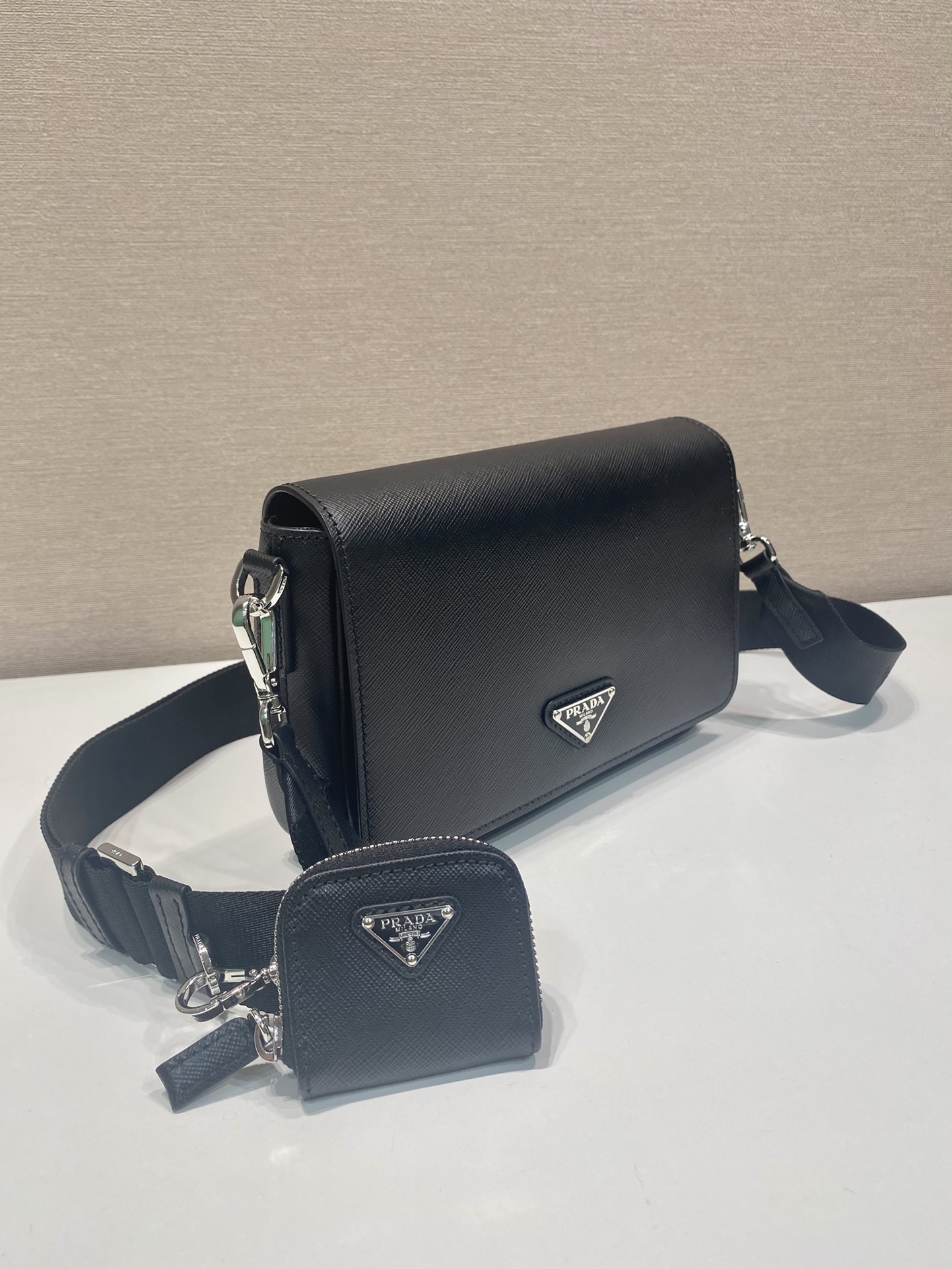 プラダバッグ 青偽物 ビジネス 通勤 斜め掛けバッグ 牛革 レザー 柔軟 2VD059 ブラック_2