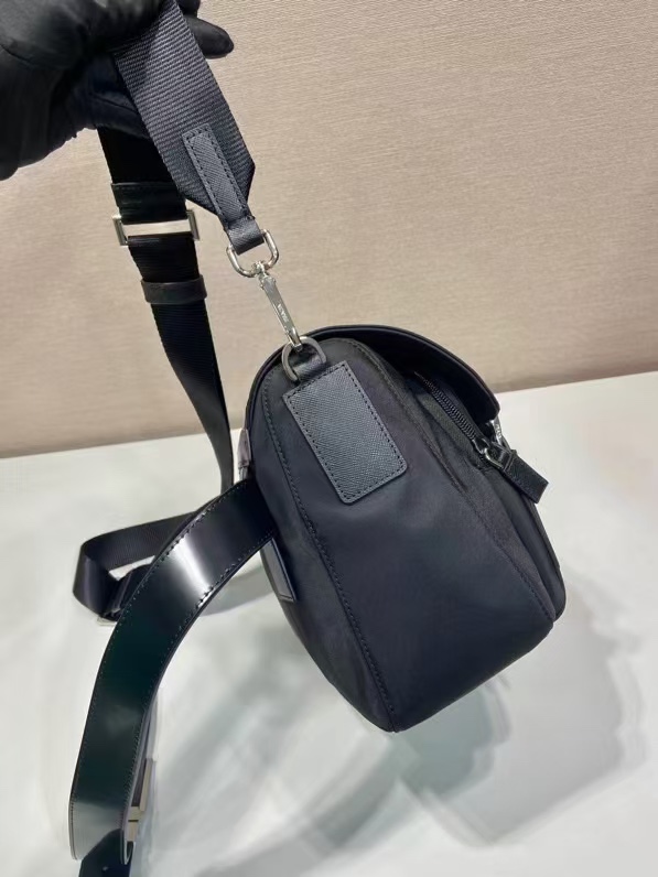 最新作 プラダ バッグ網コピー 通勤 斜め掛けバッグ 牛革 レザー 柔軟 2VD071 ブラック_6