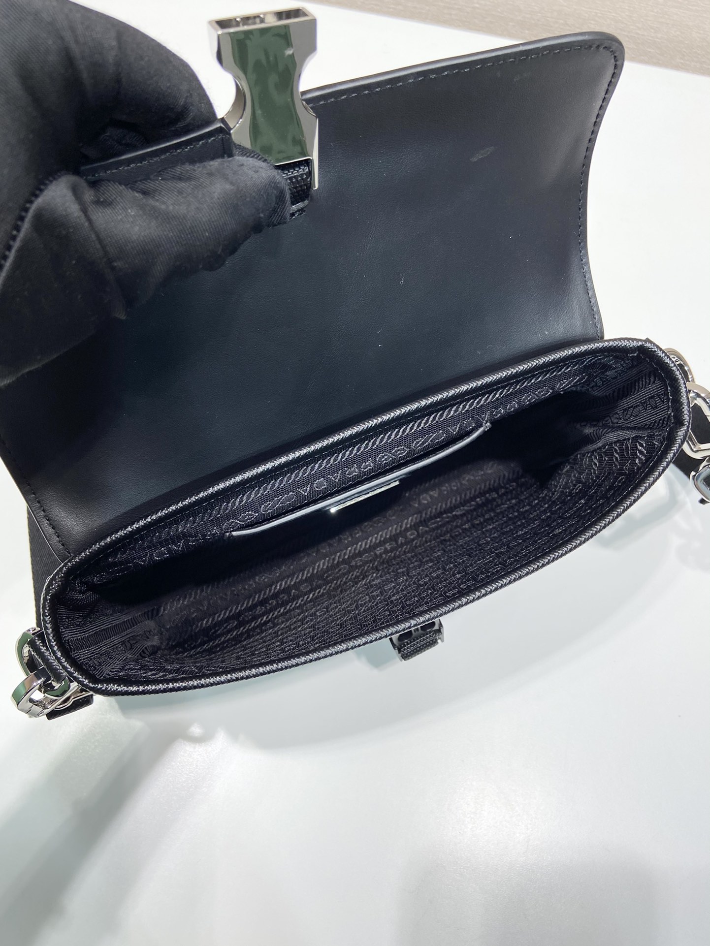 超激得価格 アウトレット プラダバッグ偽物 ミニ 斜め掛けバッグ 牛革 レザー 柔軟 2VD044 ブラック_8