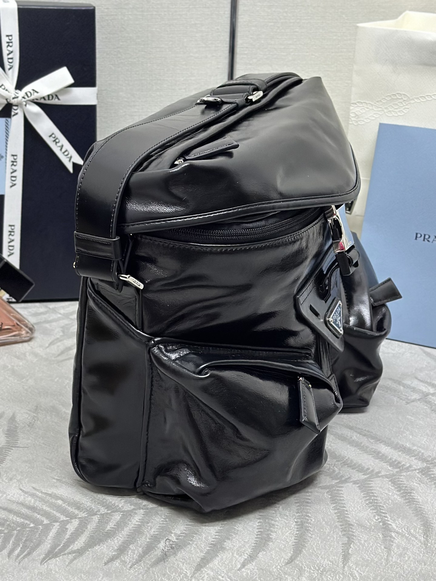 プラダバッグ 色あせコピー バックバッグ 旅行 シンプル 牛革 レザー 柔軟 2VD062 ブラック_3