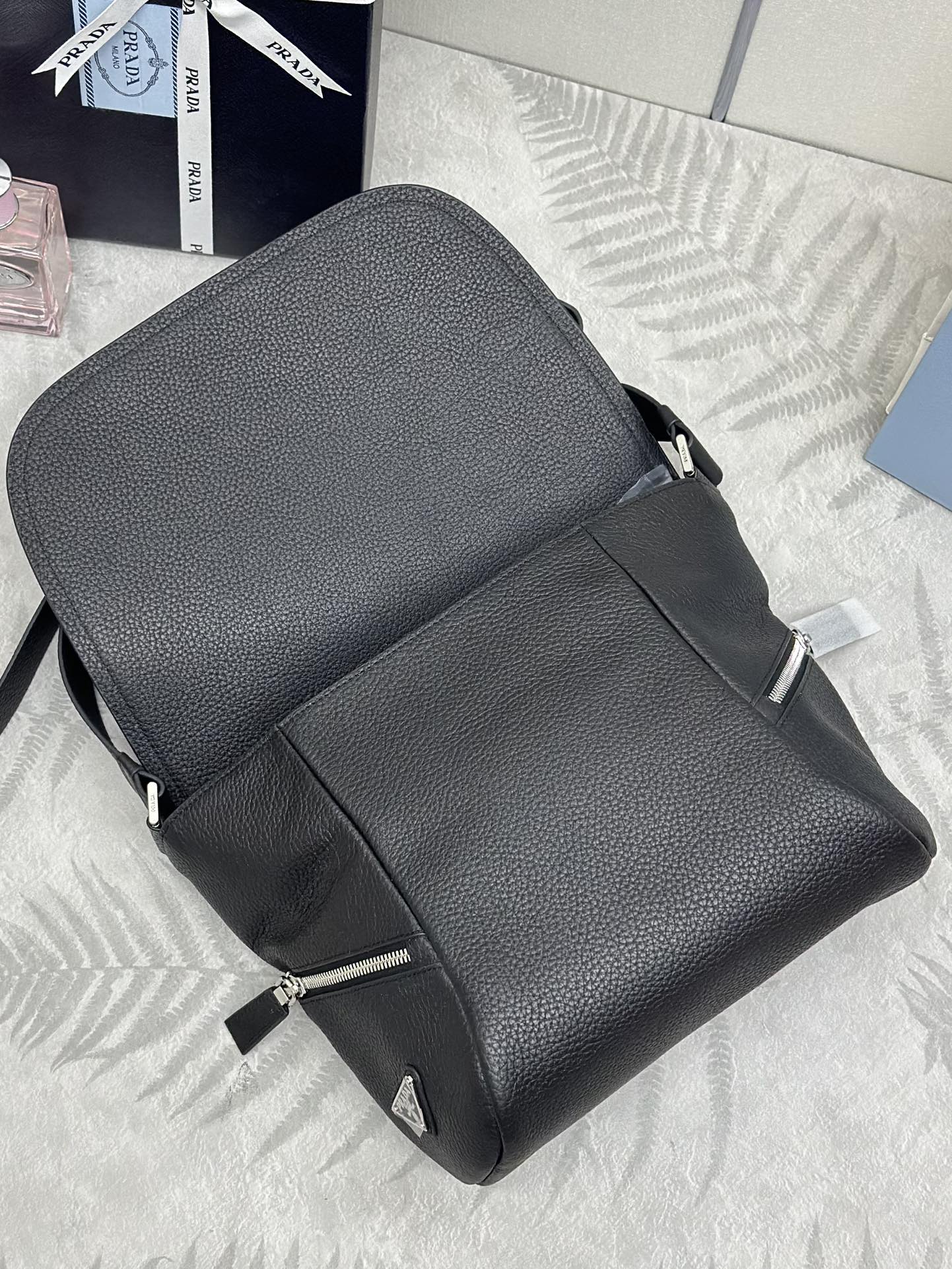定番販売 プラダバッグ いくらで売れるスーパーコピー 牛革 レザー 斜め掛けバッグ 2VD056 ブラック_5