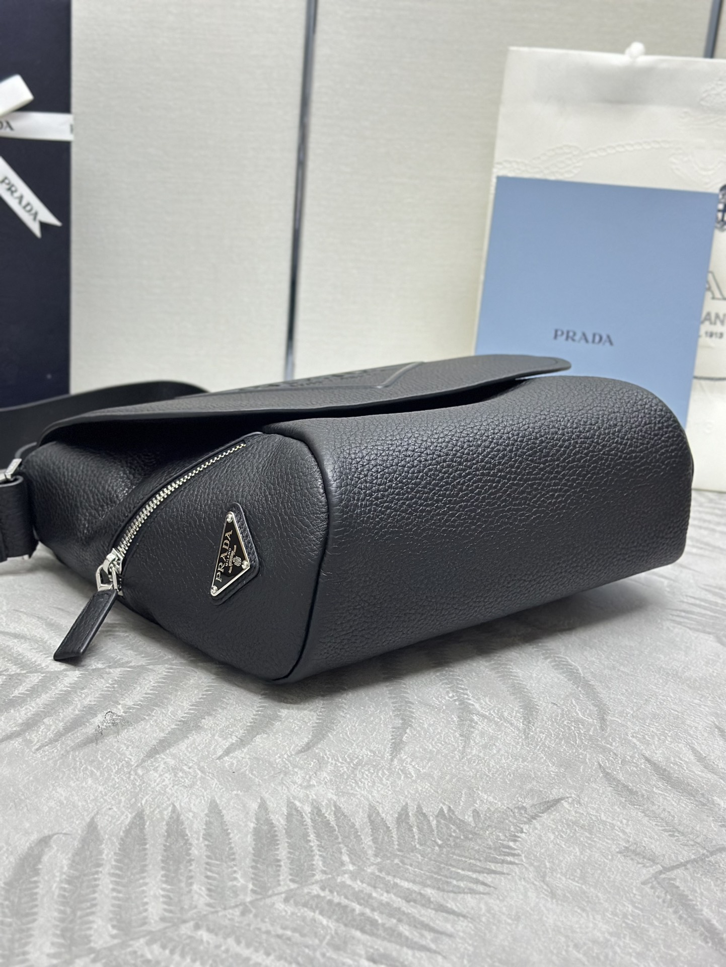 定番販売 プラダバッグ いくらで売れるスーパーコピー 牛革 レザー 斜め掛けバッグ 2VD056 ブラック_6