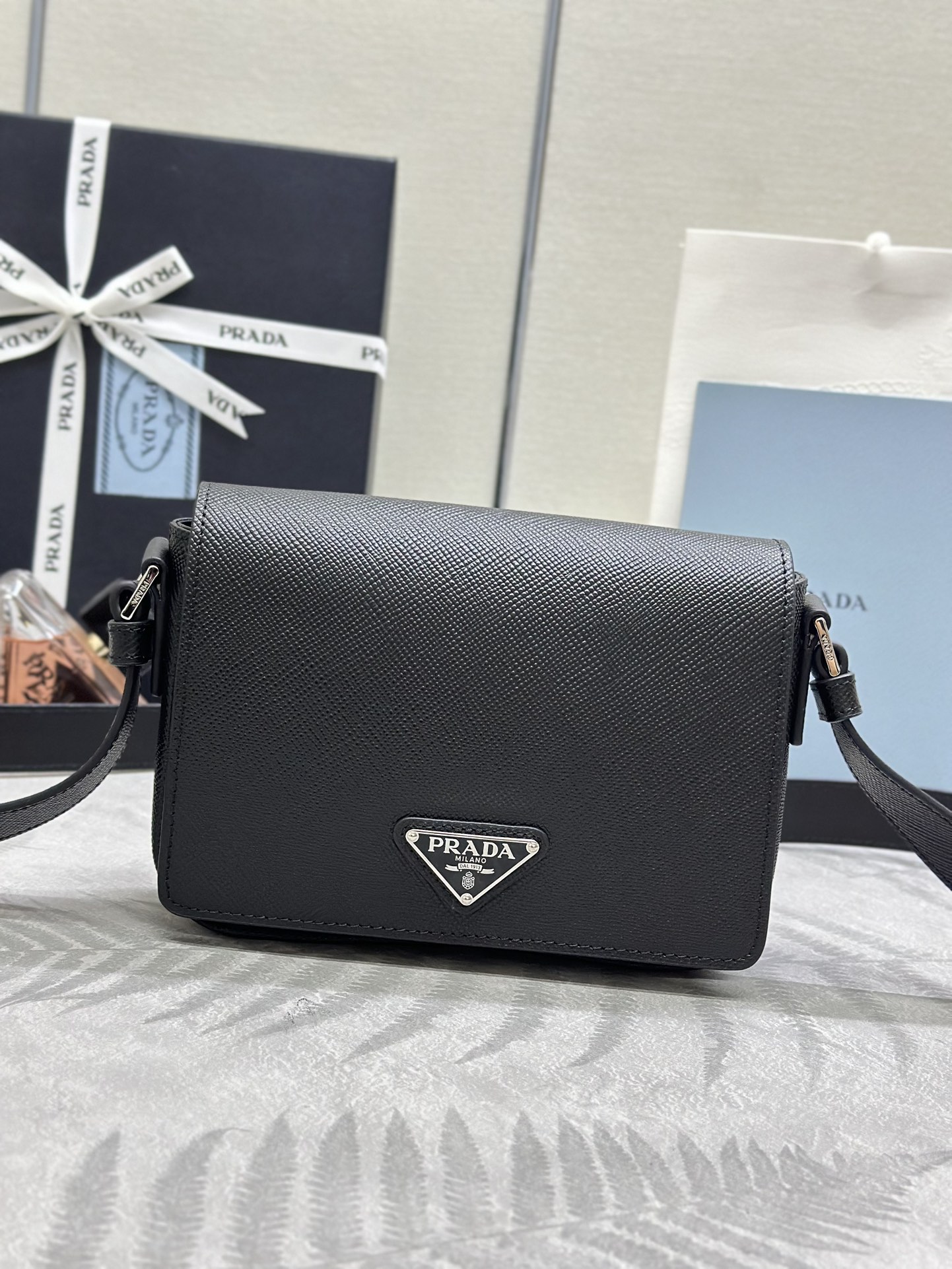 プラダバッグ お直しＮ級品 牛革 レザー 斜め掛けバッグ シンプル 2VD065 ブラック_2