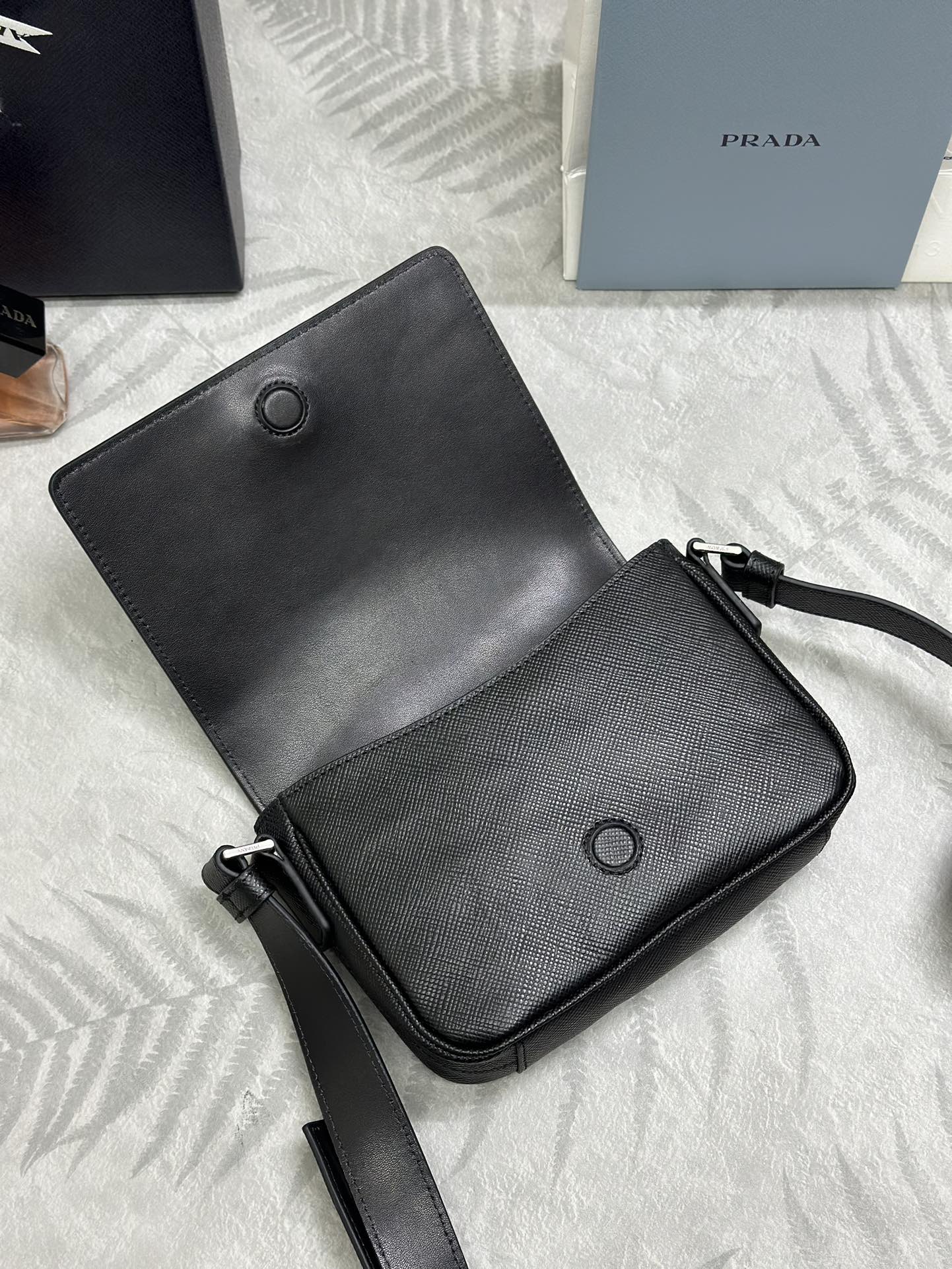 プラダバッグ お直しＮ級品 牛革 レザー 斜め掛けバッグ シンプル 2VD065 ブラック_3
