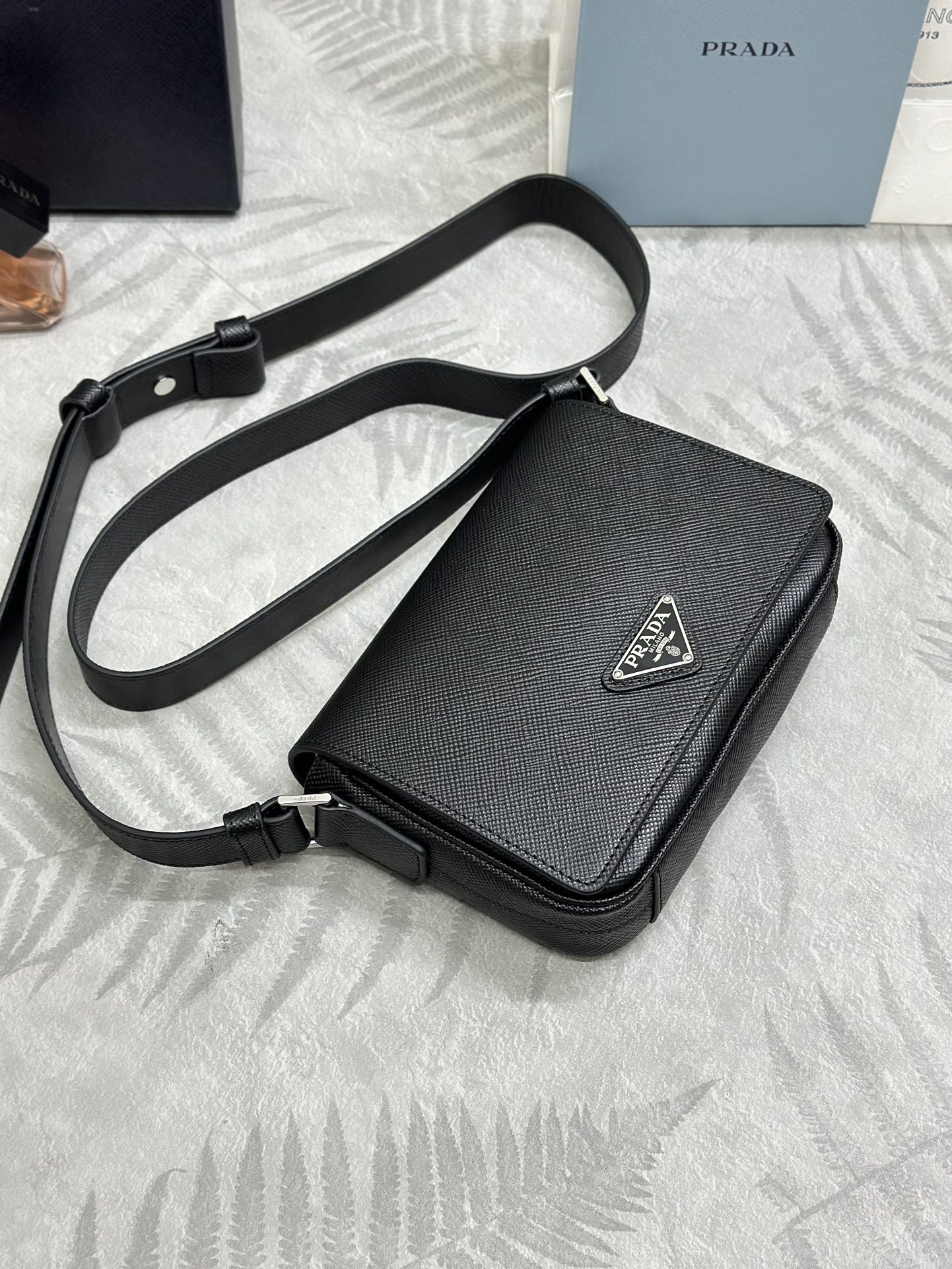 プラダバッグ お直しＮ級品 牛革 レザー 斜め掛けバッグ シンプル 2VD065 ブラック_4