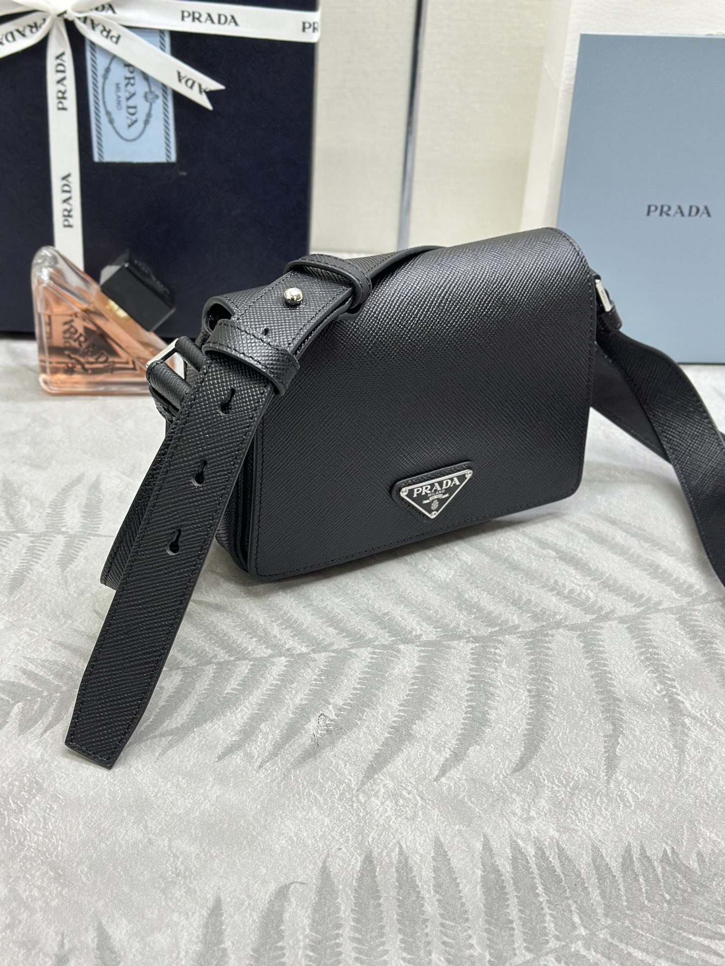プラダバッグ お直しＮ級品 牛革 レザー 斜め掛けバッグ シンプル 2VD065 ブラック_5