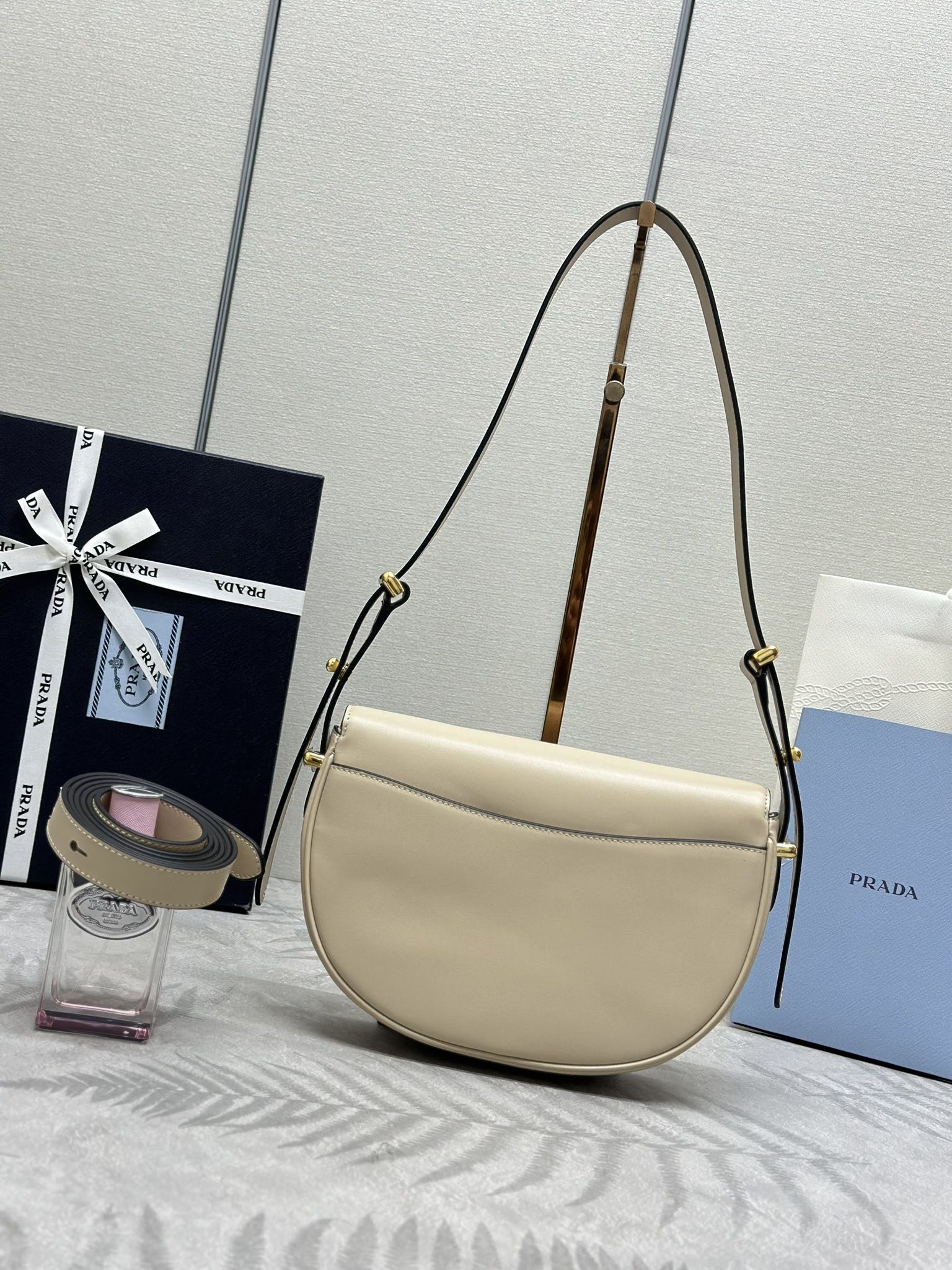 プラダ バッグ キルト偽物 斜め掛けバッグ 牛革 レザー 1BD365 杏色_2