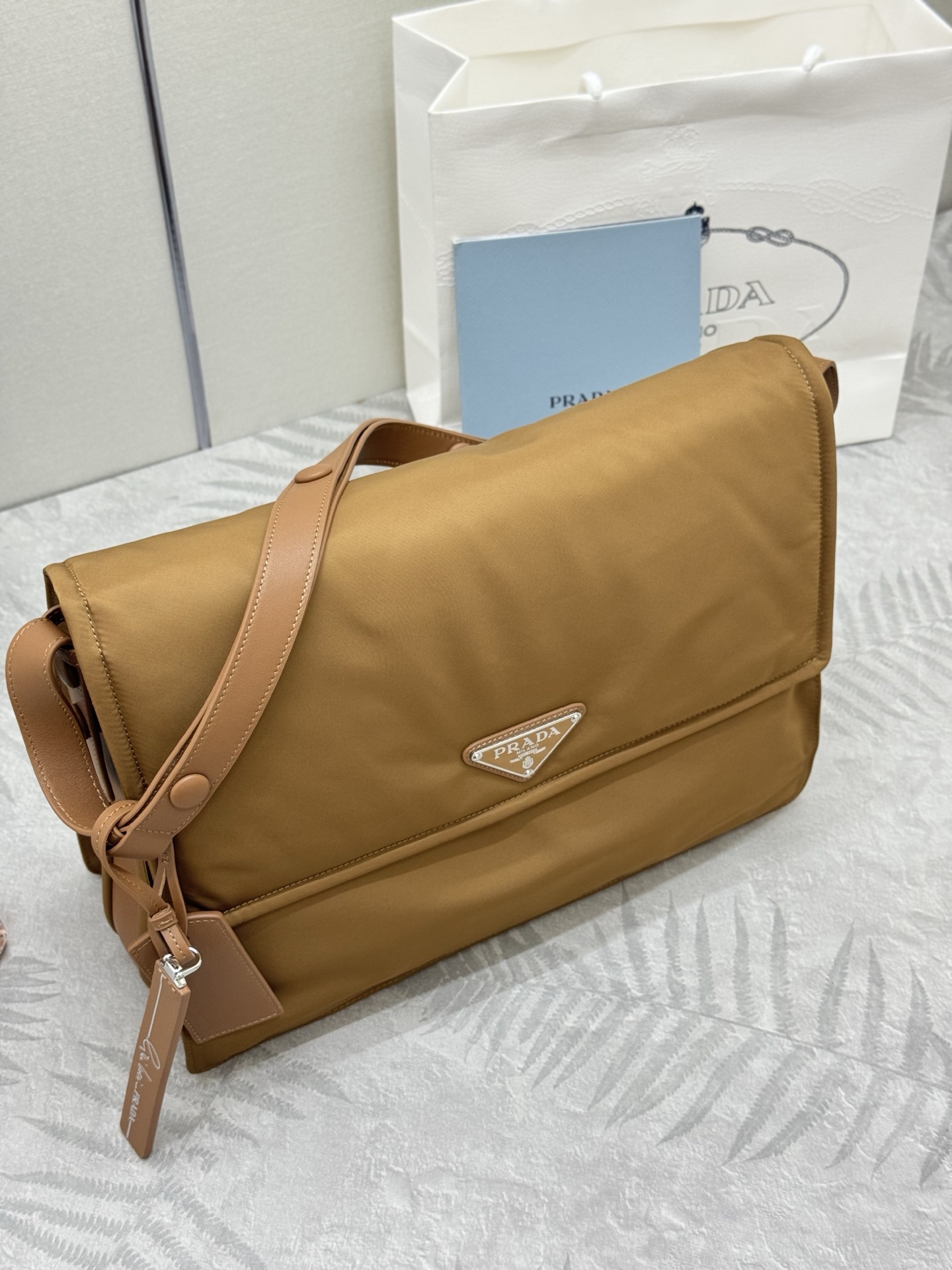 プラダ バッグ スーパーコピー 斜め掛けバッグ 牛革 レザー 柔らかい 1BD256 ブラウン_3