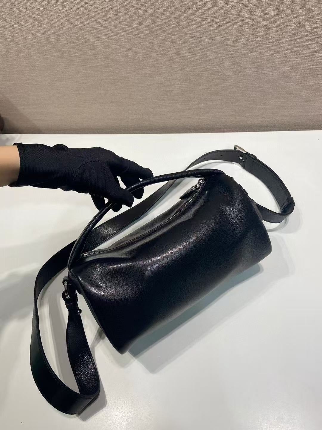 オンライン限定 プラダバッグ 高価買取偽物 斜め掛けバッグ 牛革 レザー 柔らかい 2VH188 ブラック_2