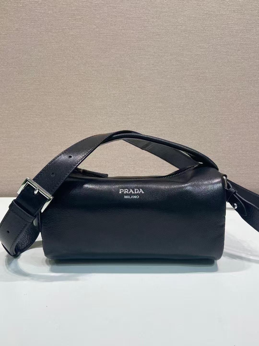 オンライン限定 プラダバッグ 高価買取偽物 斜め掛けバッグ 牛革 レザー 柔らかい 2VH188 ブラック_4