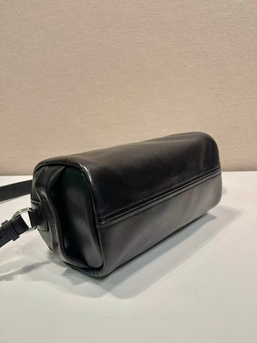 オンライン限定 プラダバッグ 高価買取偽物 斜め掛けバッグ 牛革 レザー 柔らかい 2VH188 ブラック_7