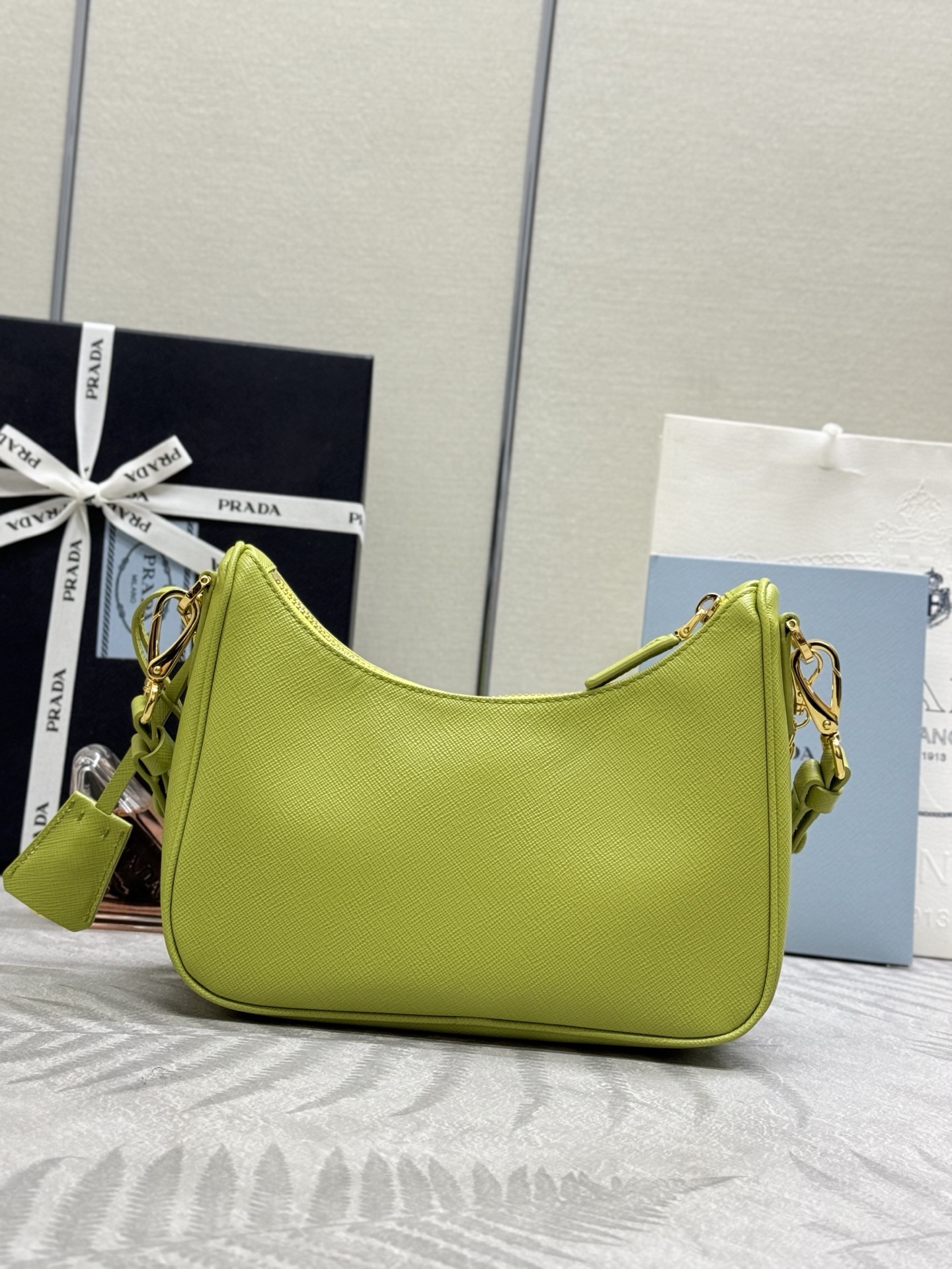 プラダバッグ 新作偽物 ハンドバッグ  Hobo 牛革 レザー 柔らかい 1BC204 グリーン_3