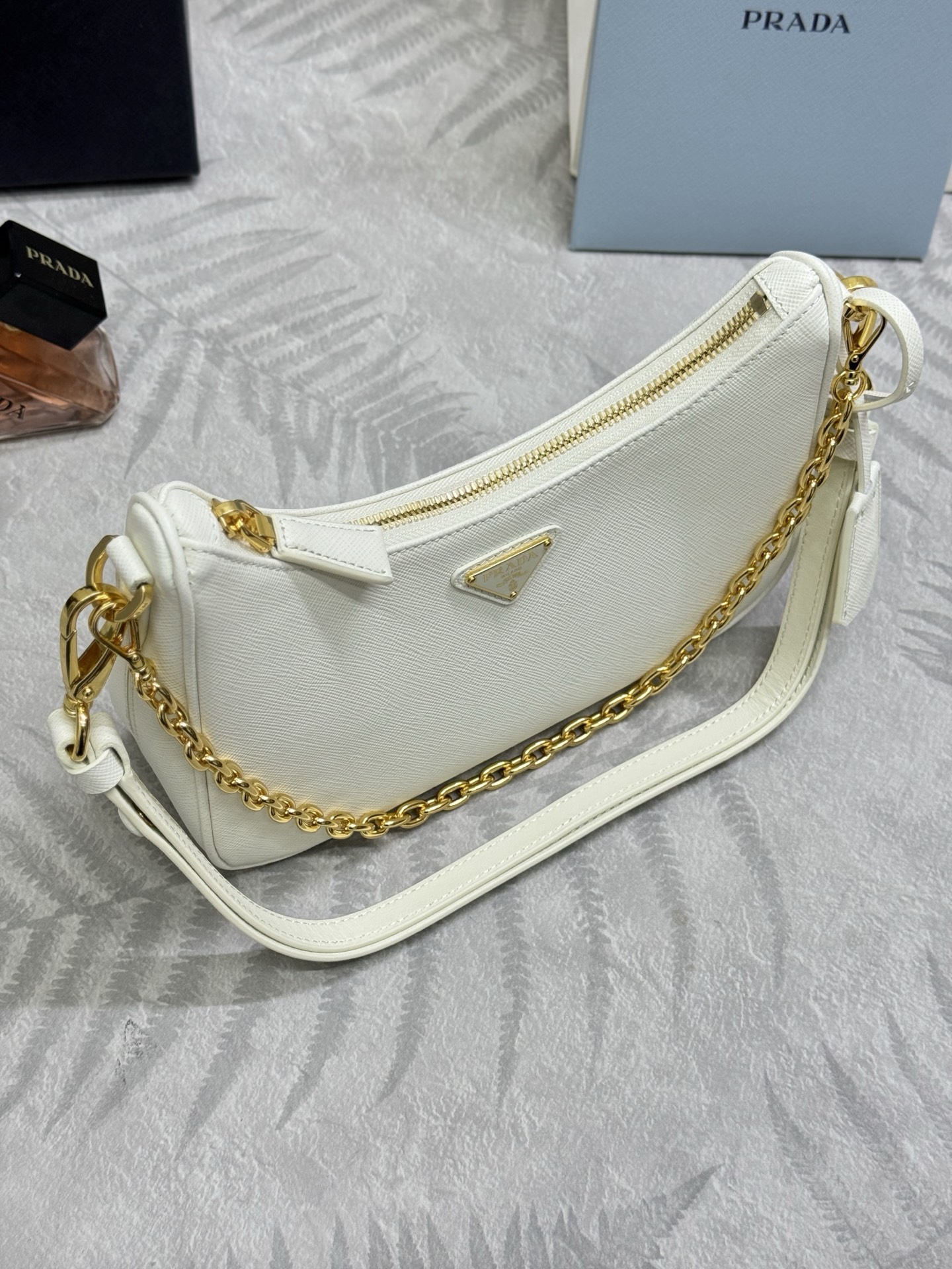プラダバッグ ショルダーコピー ハンドバッグ  Hobo 牛革 レザー 柔らかい 1BC204 ホワイト_3