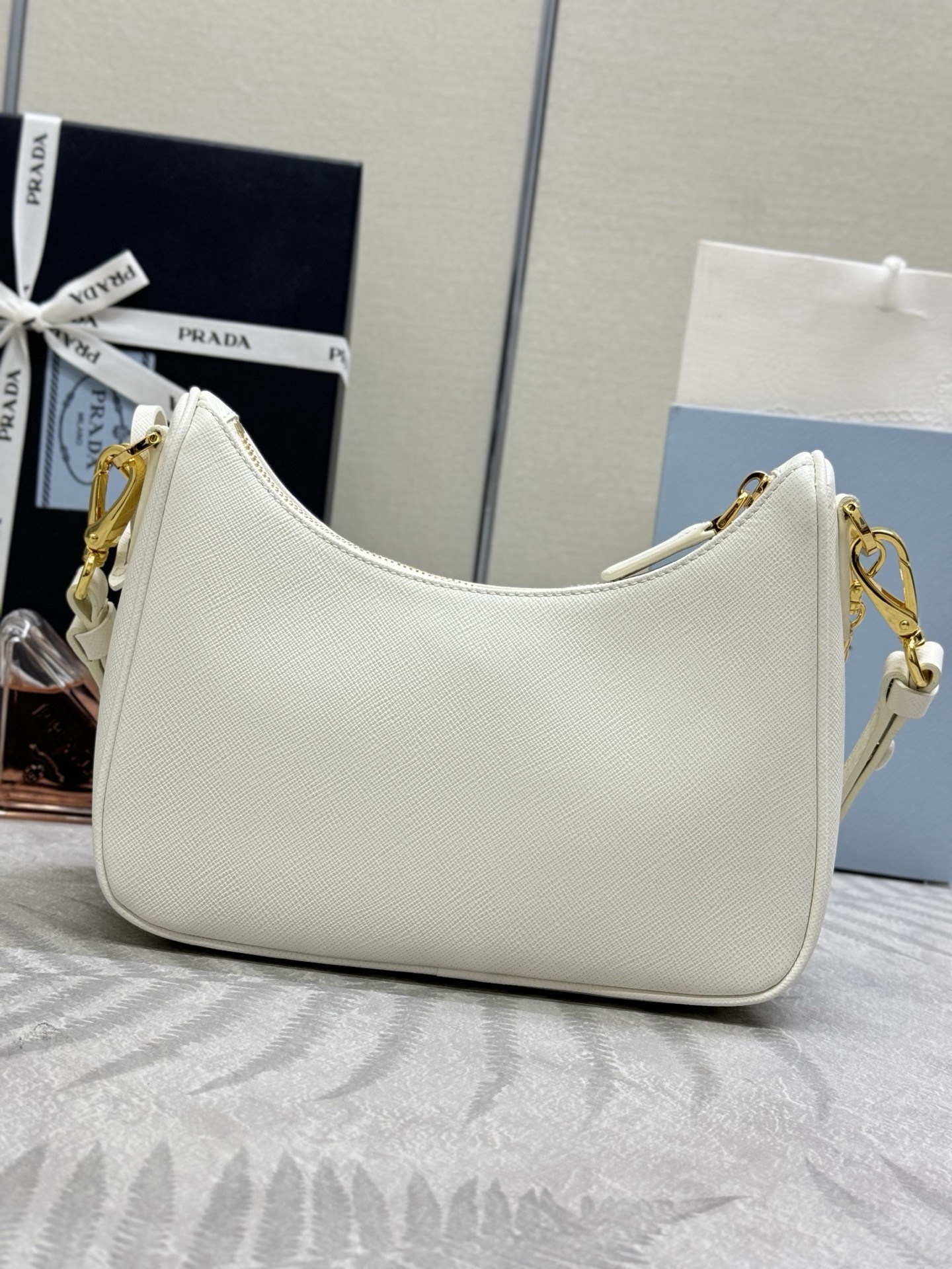 プラダバッグ ショルダーコピー ハンドバッグ  Hobo 牛革 レザー 柔らかい 1BC204 ホワイト_4