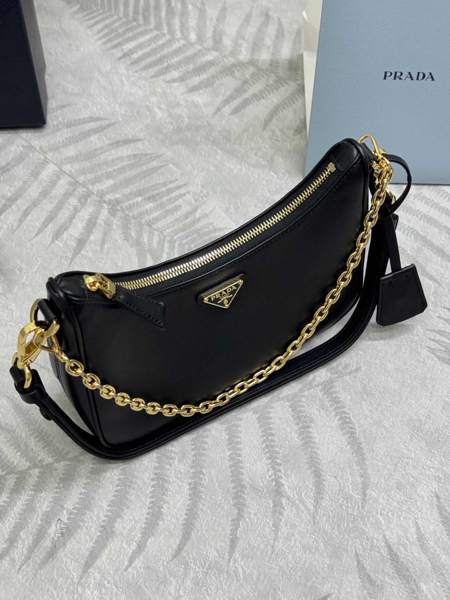 プラダバッグ シャーリングスーパーコピー ハンドバッグ  Hobo 牛革 レザー 柔らかい 1BC204 ブラック_2