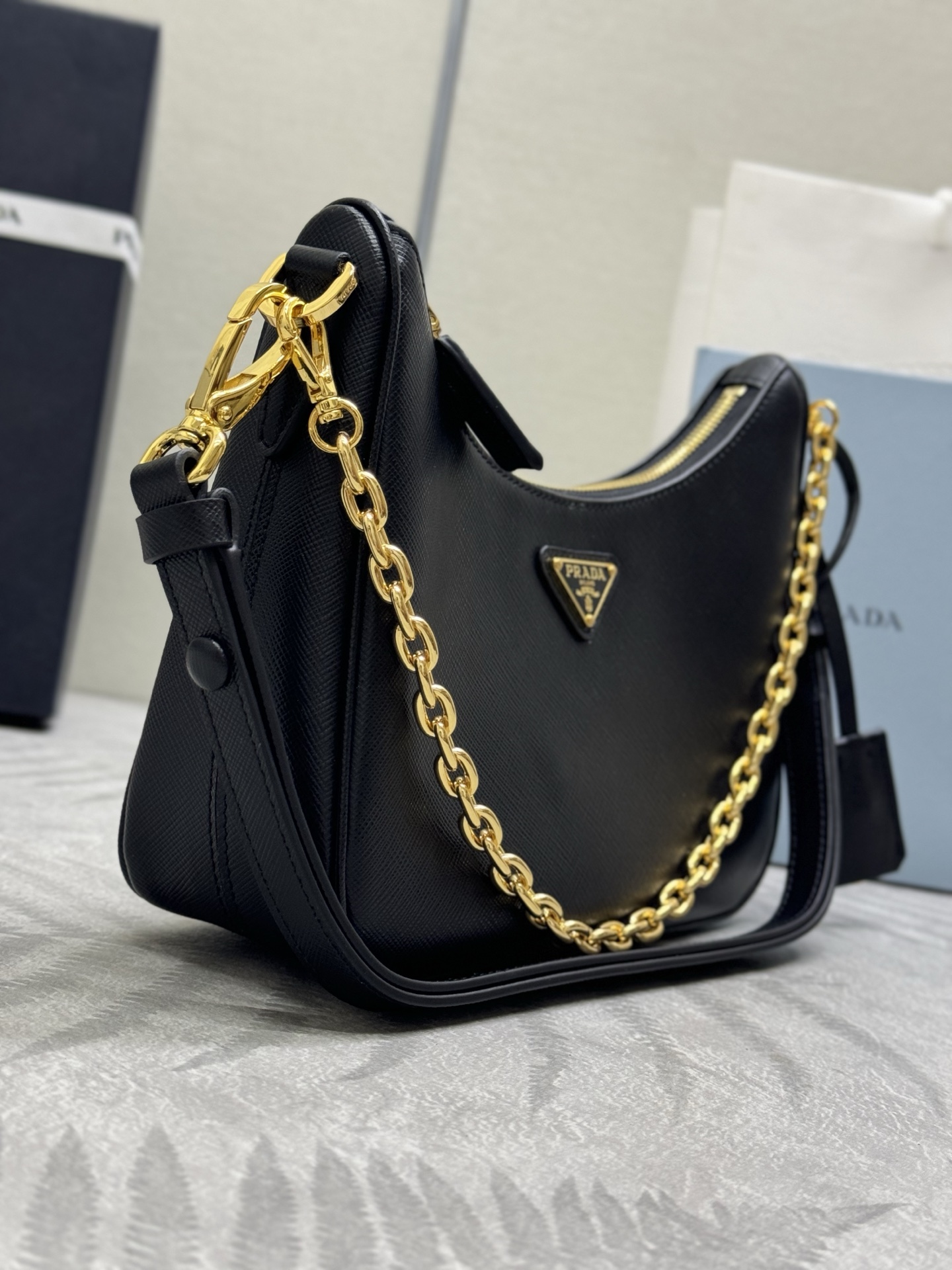 プラダバッグ シャーリングスーパーコピー ハンドバッグ  Hobo 牛革 レザー 柔らかい 1BC204 ブラック_3