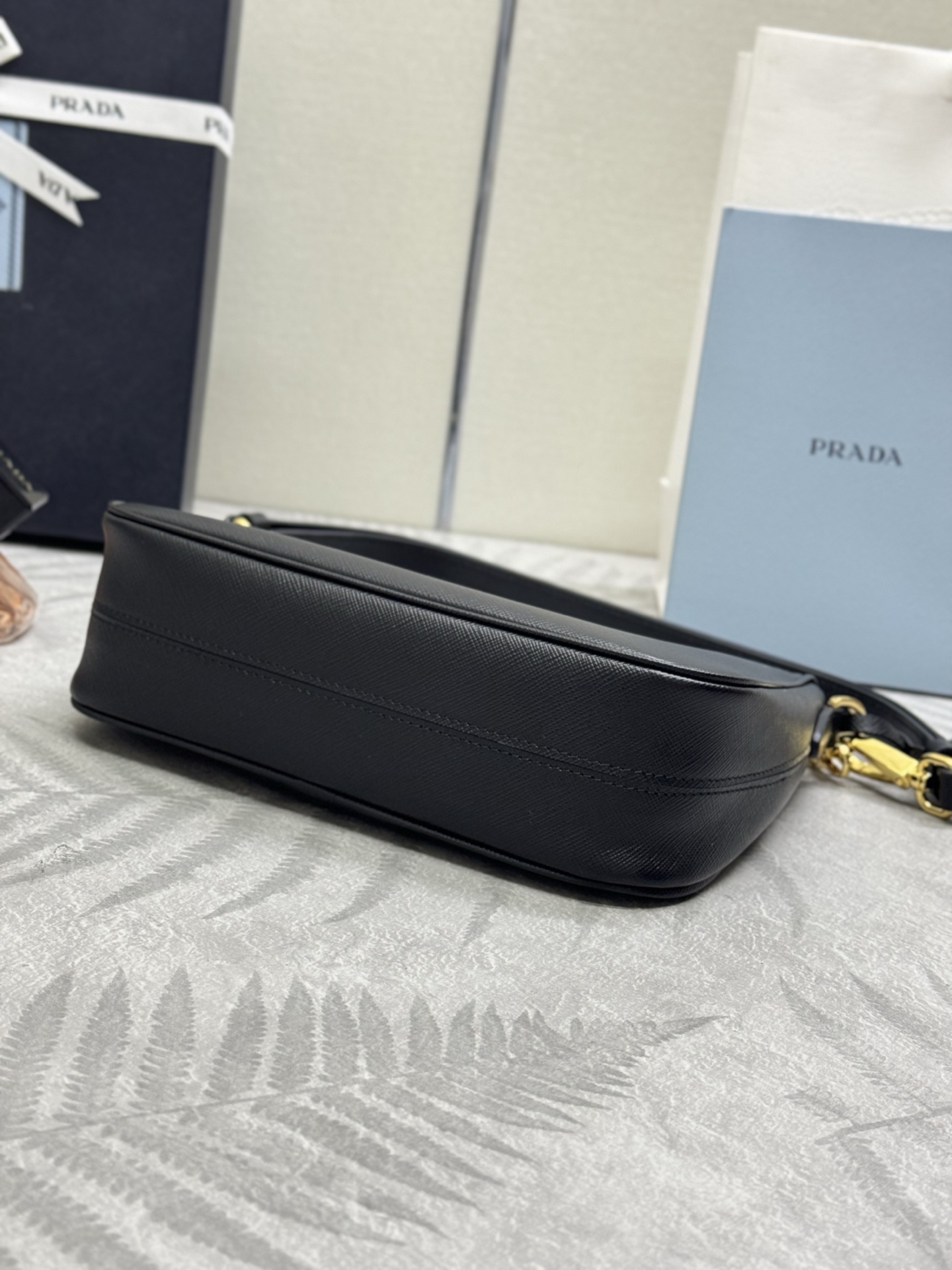 プラダバッグ シャーリングスーパーコピー ハンドバッグ  Hobo 牛革 レザー 柔らかい 1BC204 ブラック_5