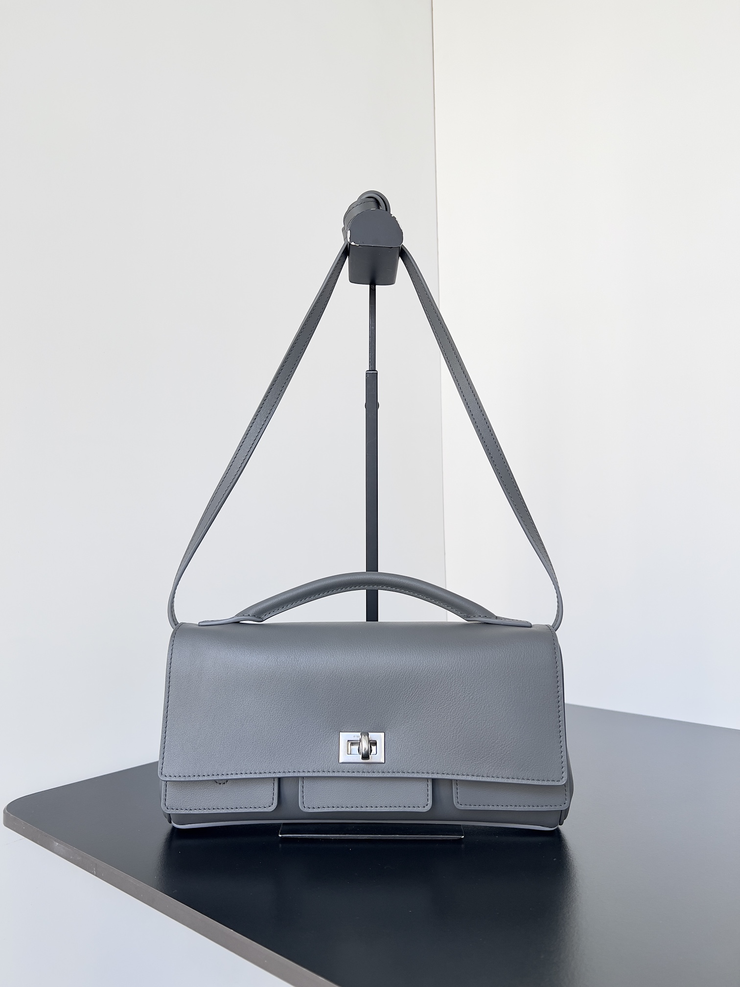 balenciaga ショルダー バッグコピー 斜め掛けバッグ 本革 レザー ハンドバッグ  優雅レディ グレー_1