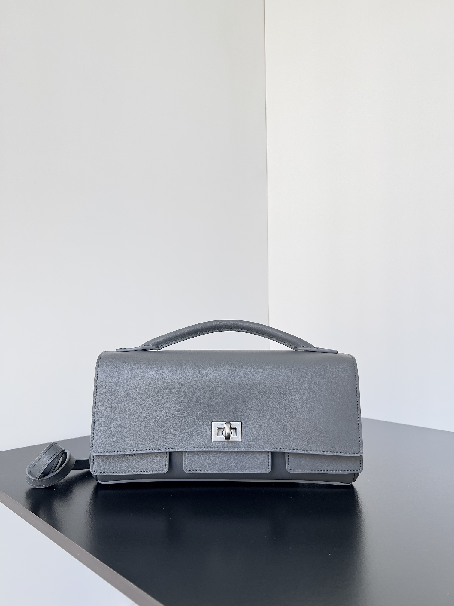 balenciaga ショルダー バッグコピー 斜め掛けバッグ 本革 レザー ハンドバッグ  優雅レディ グレー_2