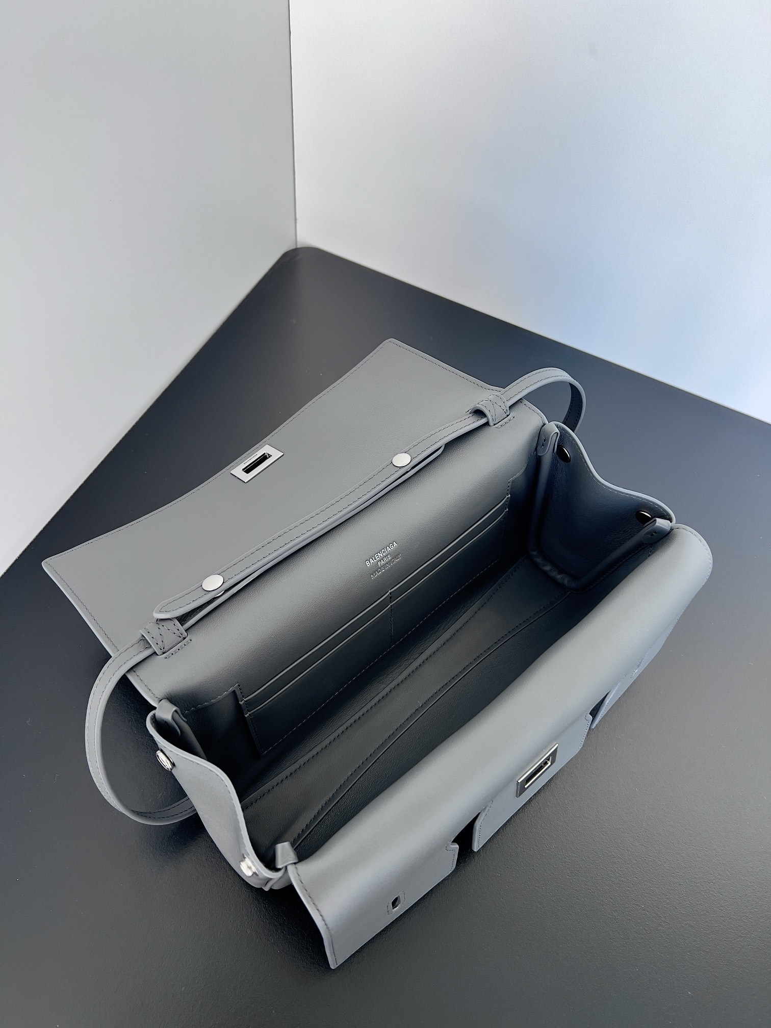 balenciaga ショルダー バッグコピー 斜め掛けバッグ 本革 レザー ハンドバッグ  優雅レディ グレー_4