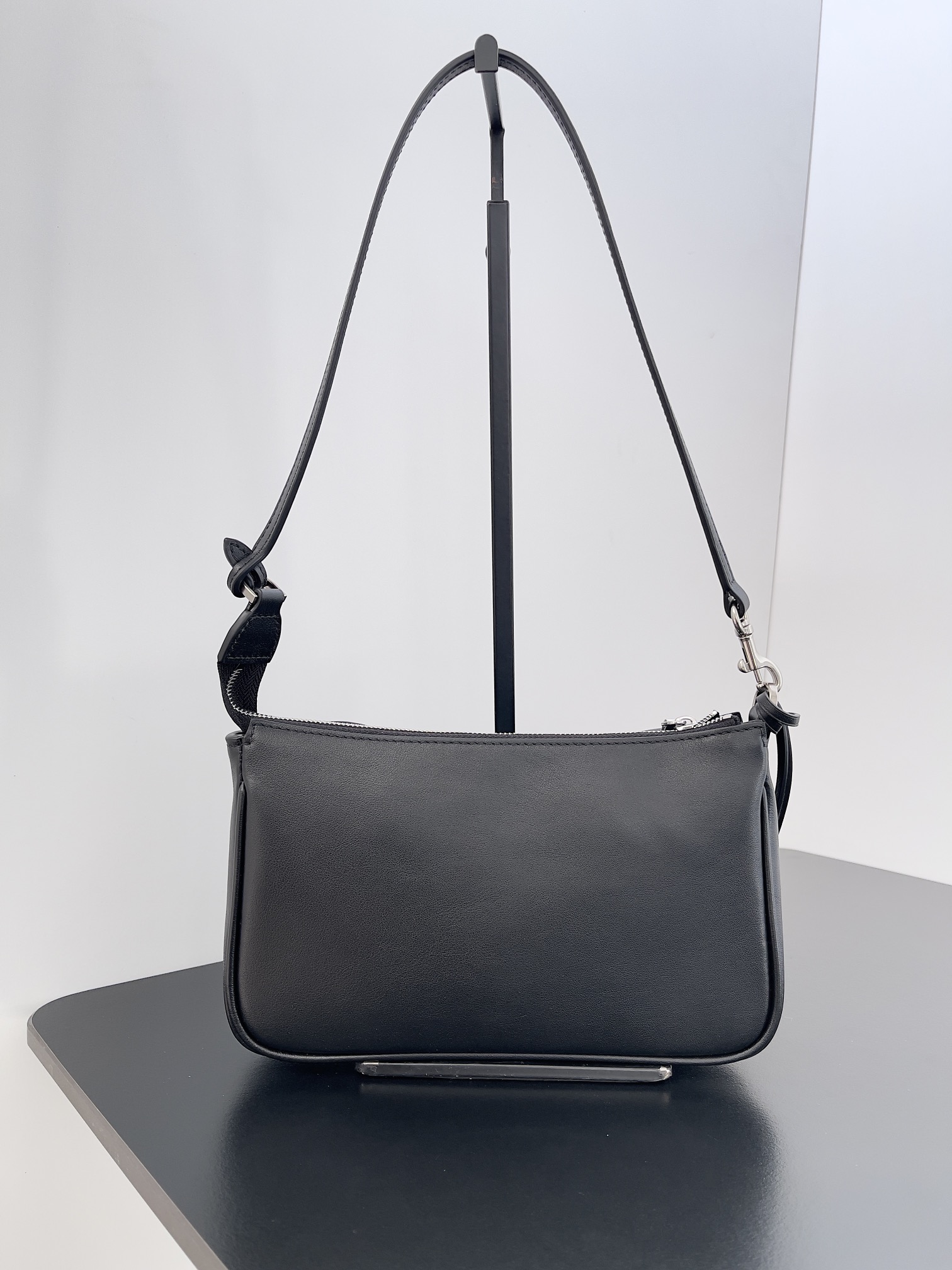 大得価のbalenciaga バックスーパーコピー 人気 ハンドバッグ 本革 レザー 優雅 斜め掛け ブラック_2